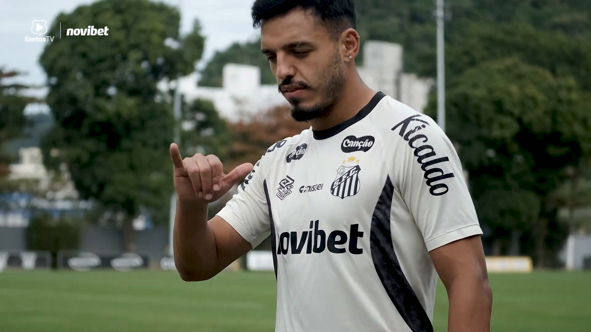 Com Neymar, Santos treina de olho no duelo contra a Chapecoense