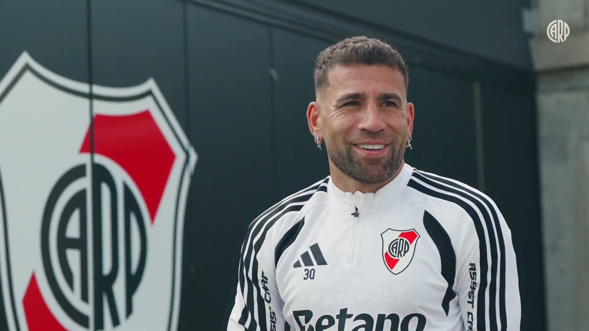 Otamendi retorna aos treinos do River Plate