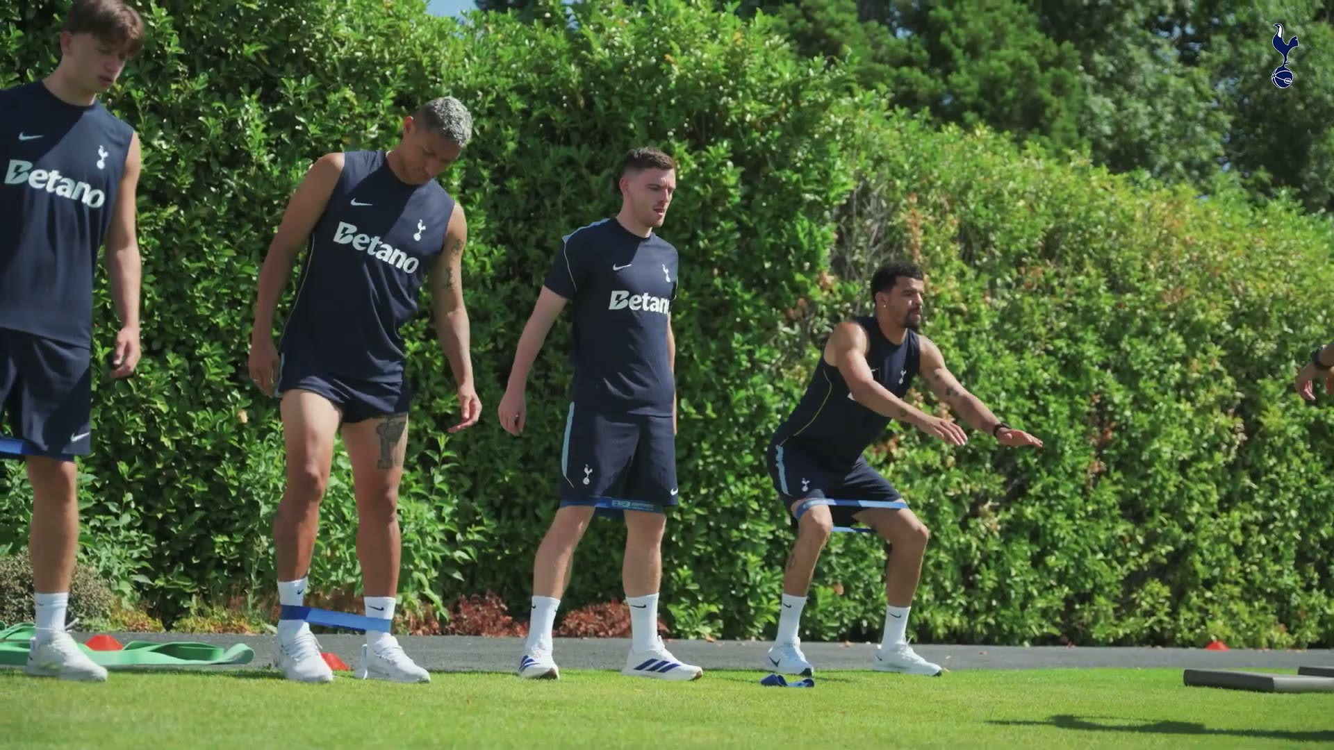 Primeiro treino de Robertson no Tottenham