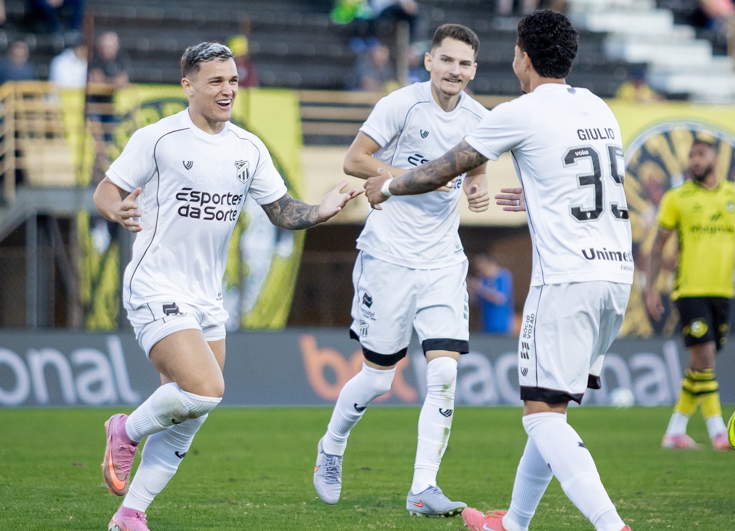 Ceará vira para cima do São Bernardo em jogaço de sete gols na Série B