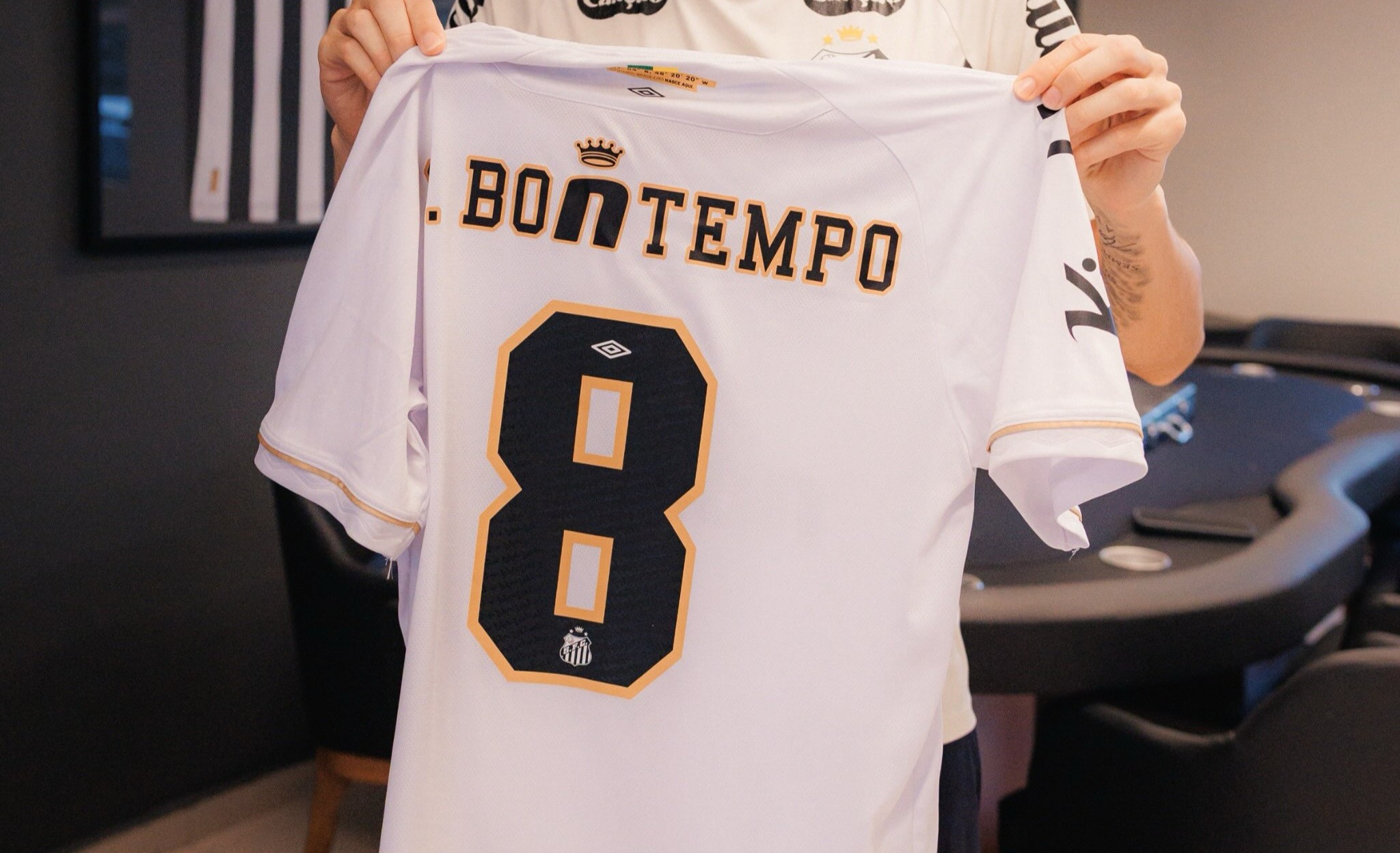 Gabriel Bontempo assume camisa 8 do Santos e celebra: “Uma honra”
