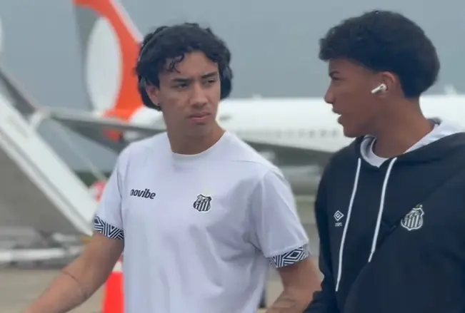 Santos desembarca na Venezuela para jogo da Sul-Americana com seis desfalques