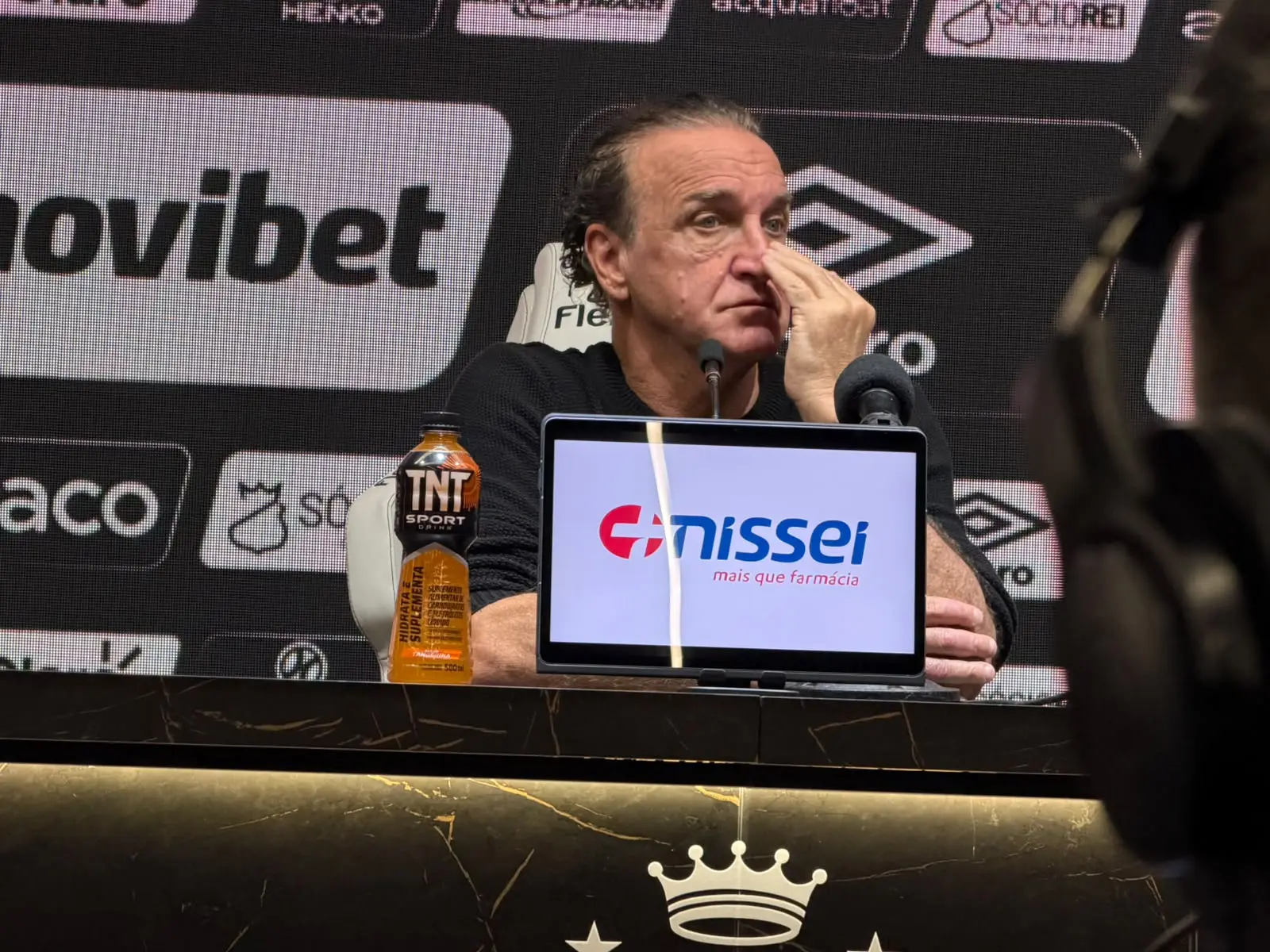 Cuca admite alerta com risco de rebaixamento do Santos: "Preocupa, e muito"