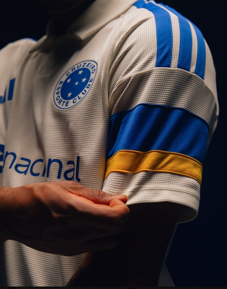Nova linha de uniformes do Cruzeiro promete inovação e estreia no duelo contra o Mirassol