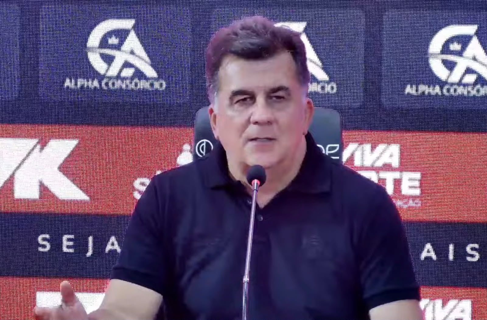 Presidente do Vitória protesta em relação às polêmicas de arbitragem na derrota para o Palmeiras