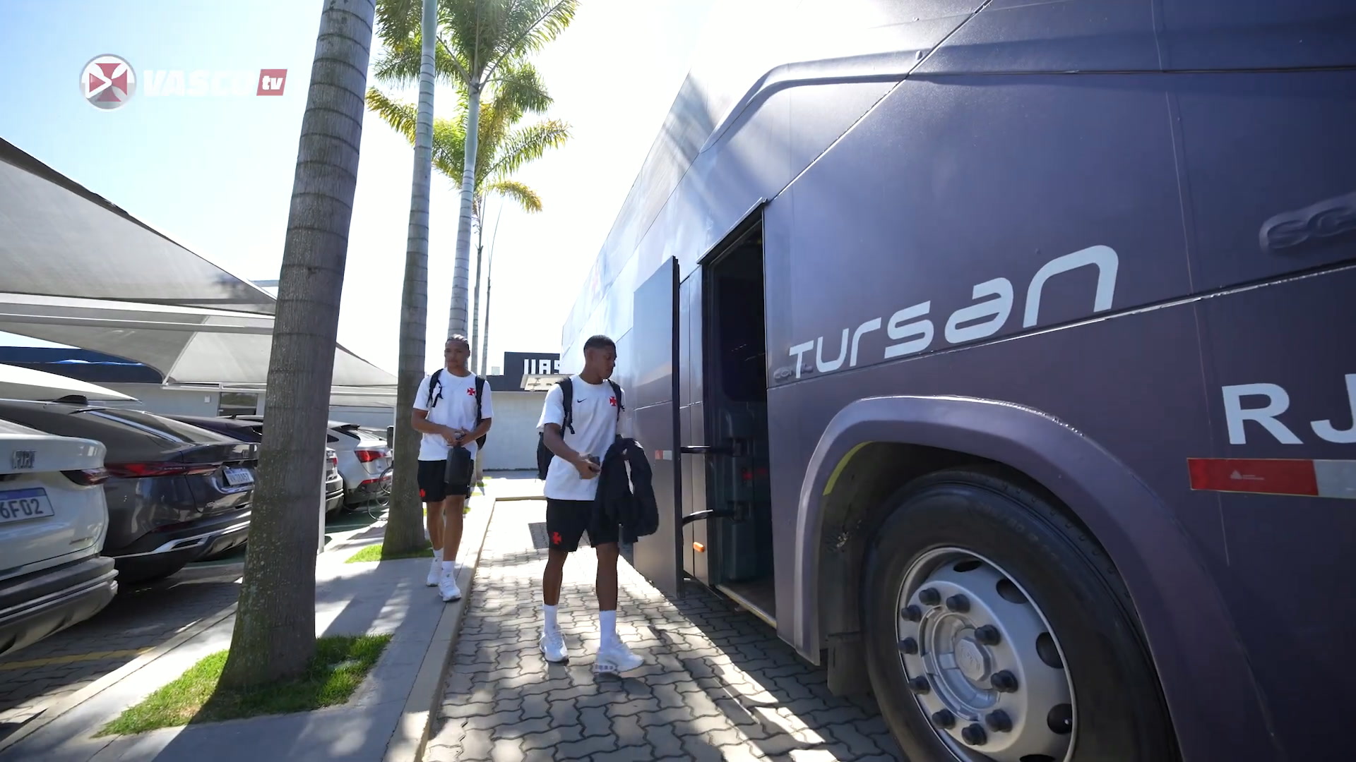 Vasco viaja à Colômbia; veja os bastidores