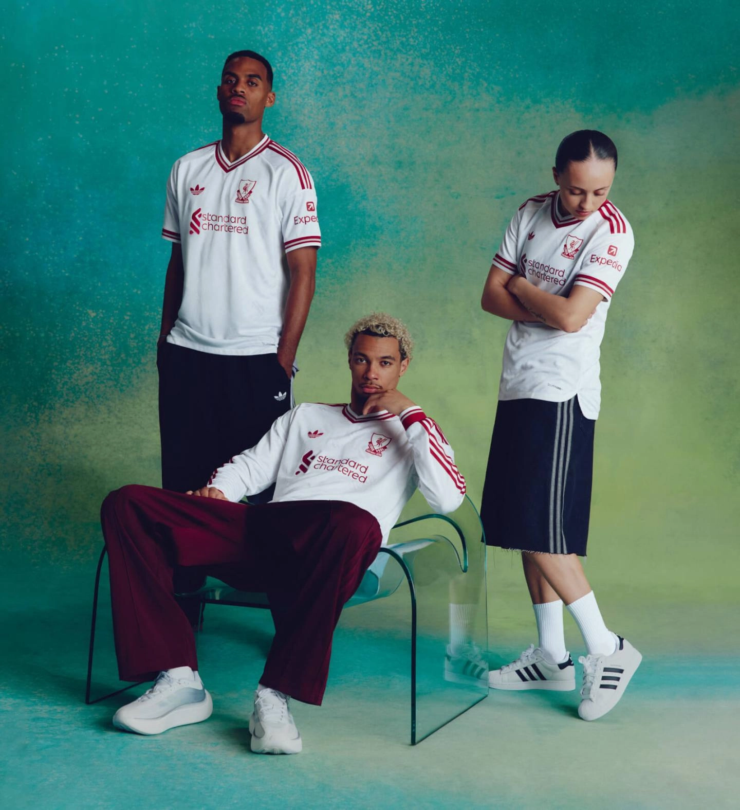 Liverpool lanca novo uniforme reserva, inspirado nos anos 80