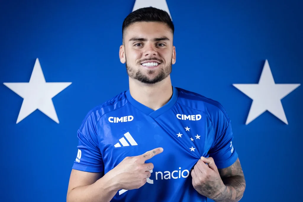 Gabriel Pec retorna ao futebol brasileiro para defender o Cruzeiro