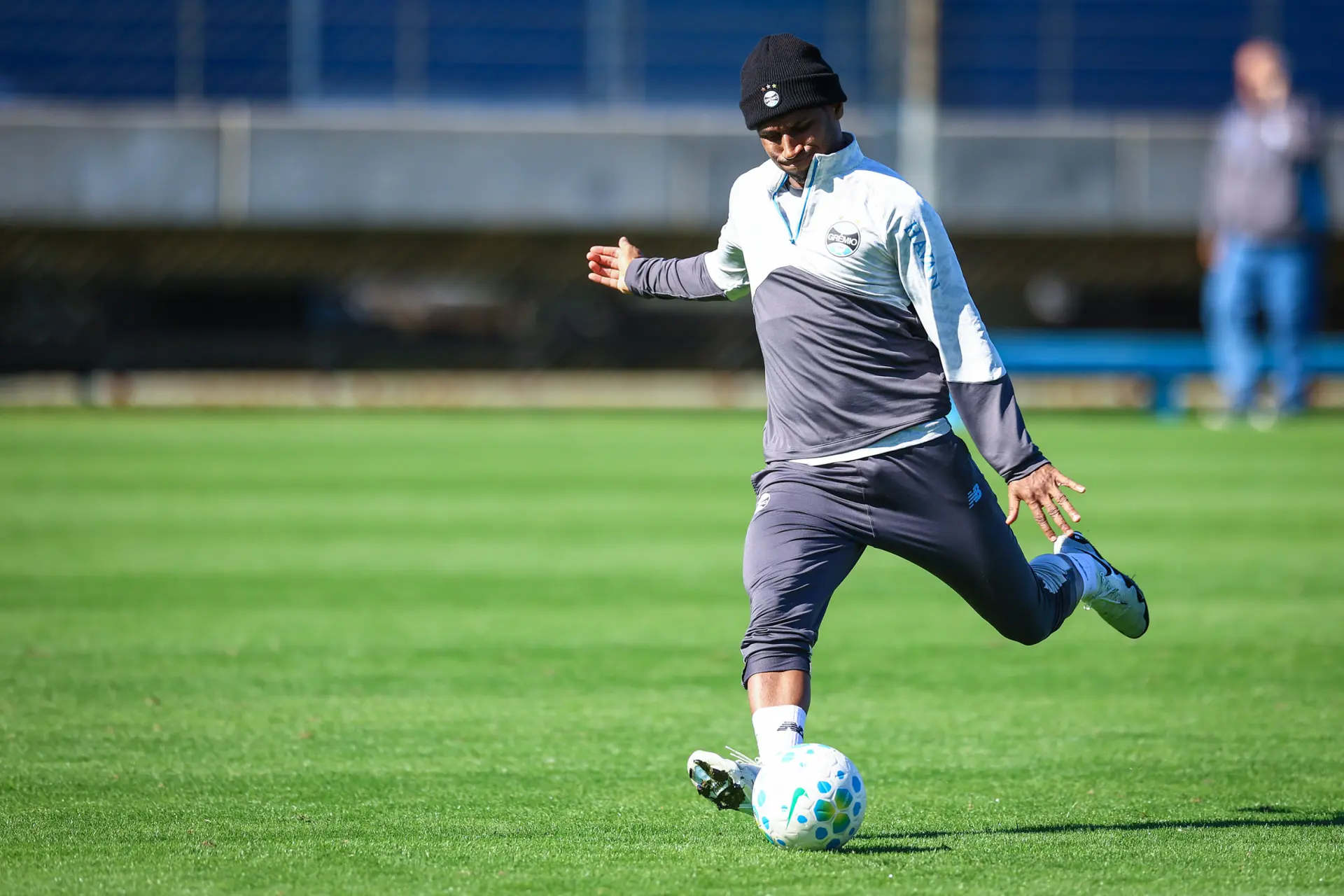 Em homenagem a Kannemann, Grêmio intensifica treinos para o desafio crucial contra o Mirassol