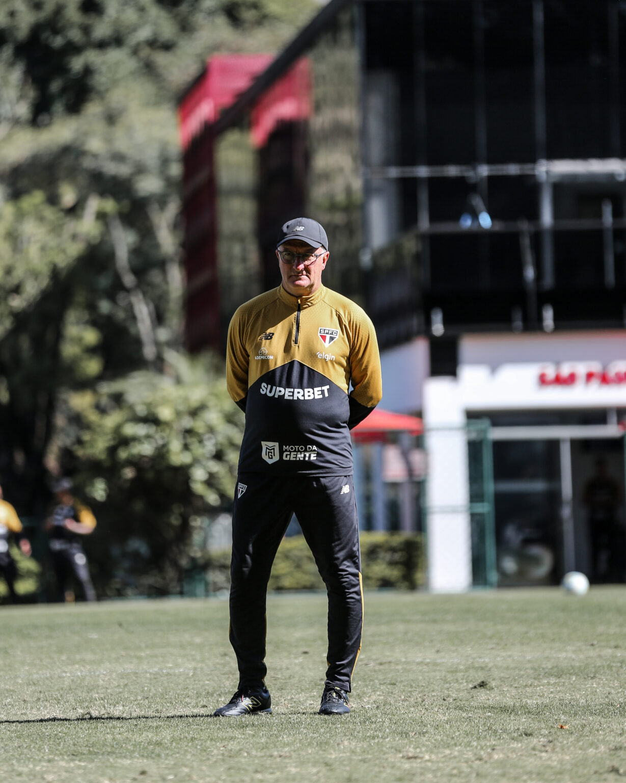 São Paulo faz treino tático e se prepara para duelo com Athletico-PR