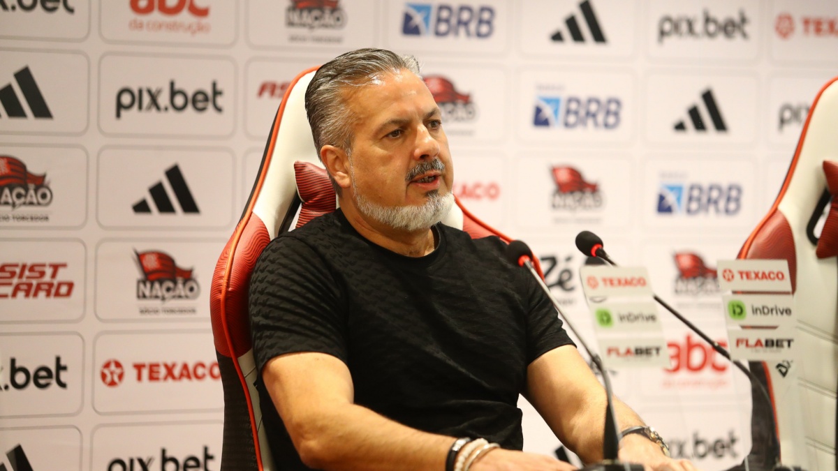 Boto reclama de pênalti não marcado em Flamengo x São Paulo e questiona semiautomático