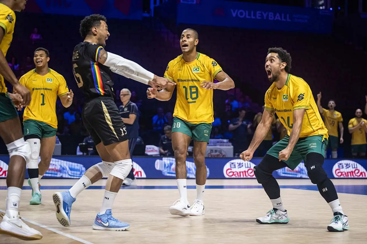 Dominante, Brasil bate a França e volta à zona de classificação da Liga das Nações de vôlei