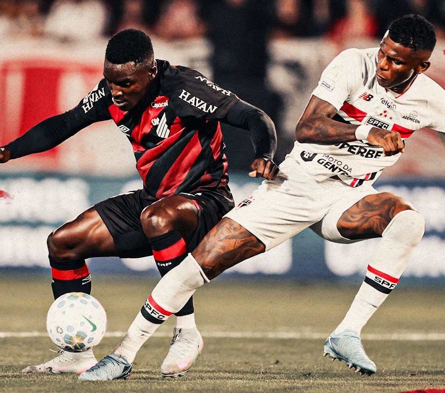 São Paulo sofre virada relâmpago, perde do Athletico-PR e aumenta jejum no Brasileirão
