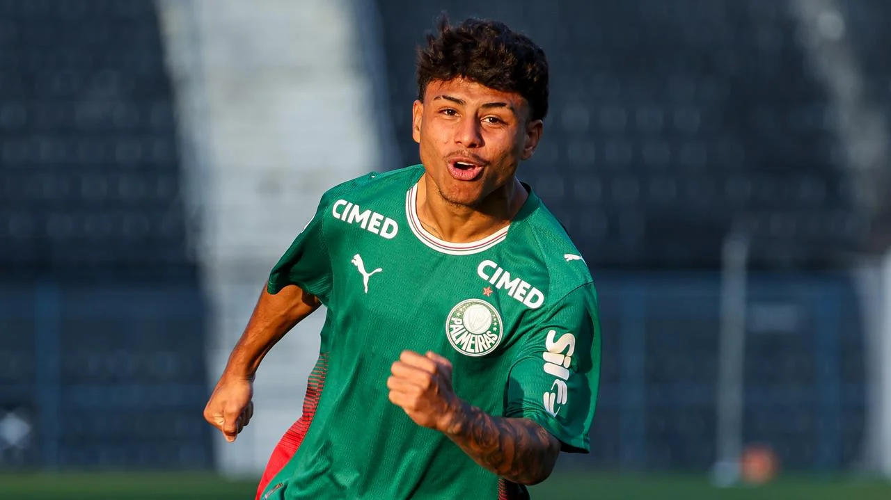 Meia celebra gol decisivo pelo Palmeiras e prega cautela para volta das quartas do Brasileiro sub-20