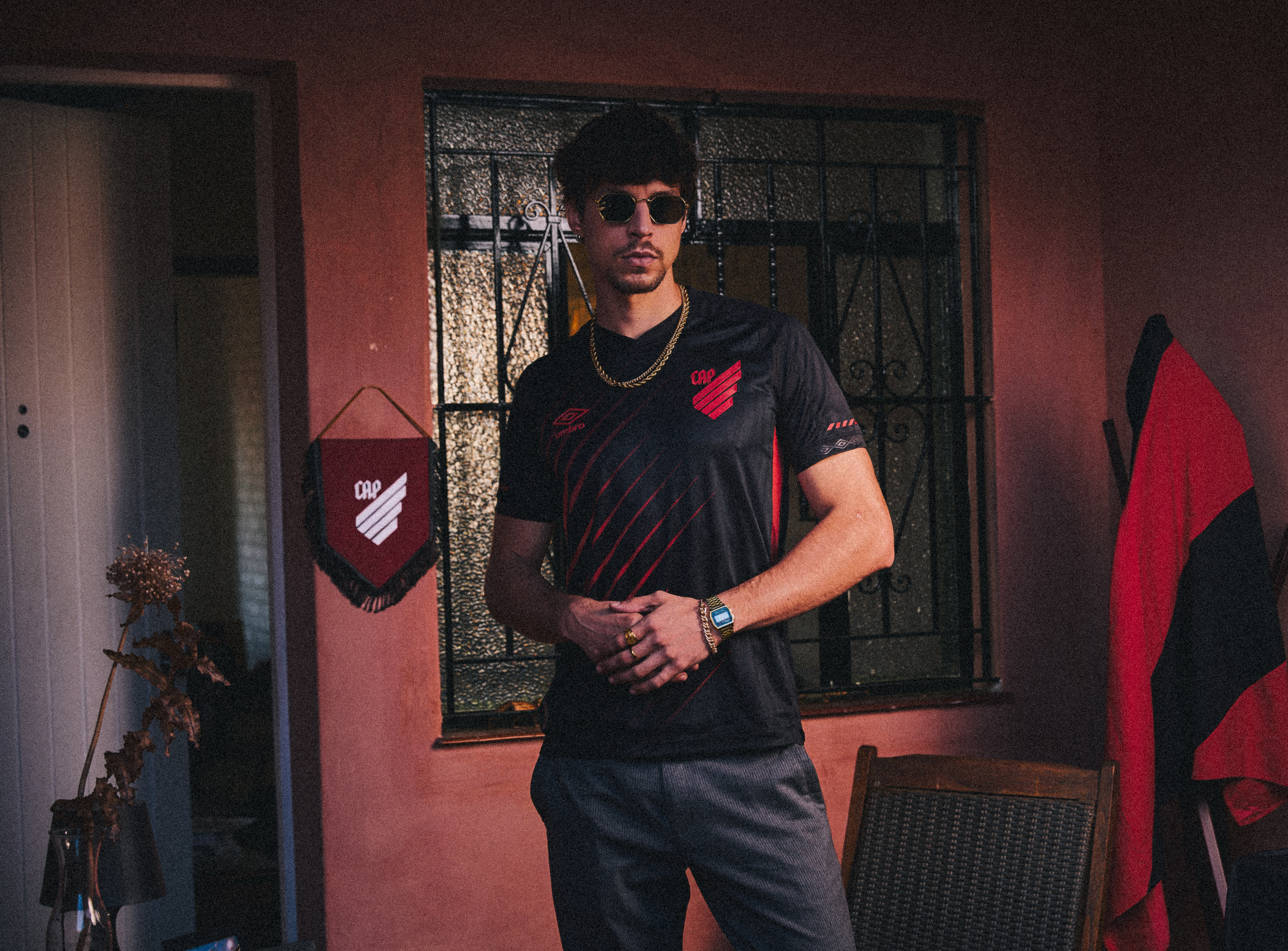 Veja fotos da nova terceira camisa do Athletico-PR para a temporada 2026