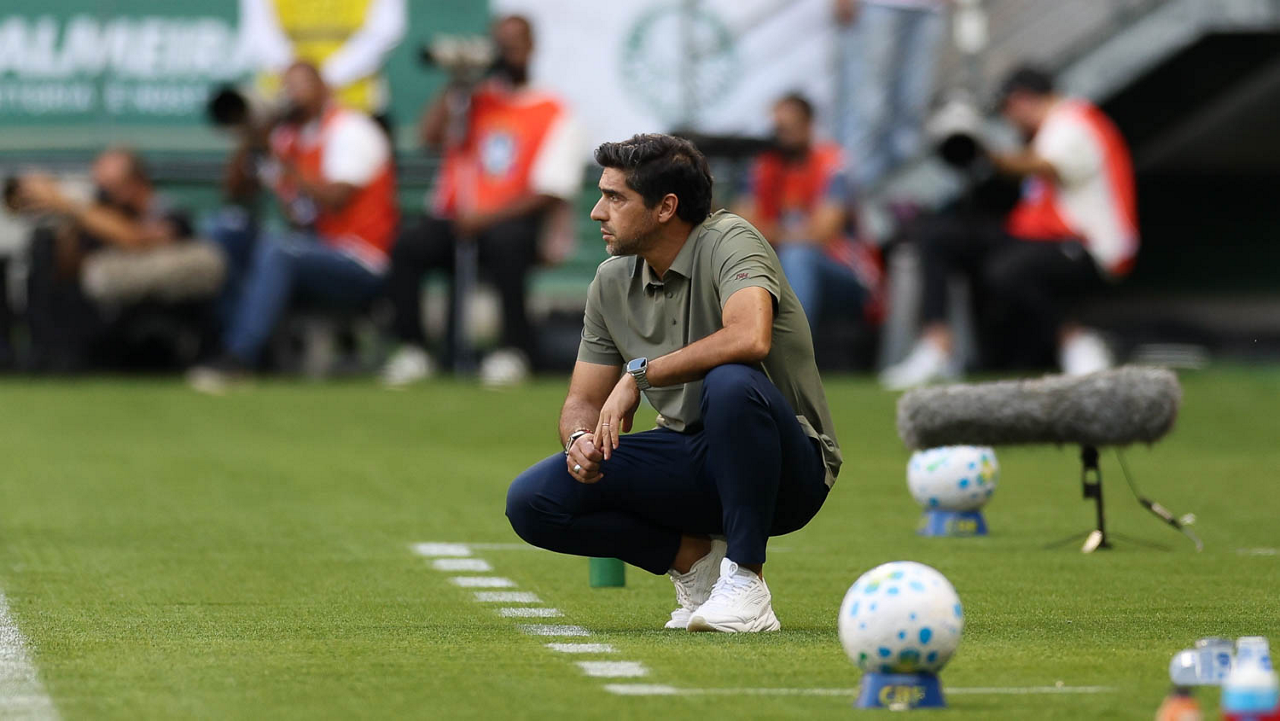 Técnico do Palmeiras, Abel rebate nota do Flamengo sobre arbitragem e volta a citar final da Libertadores