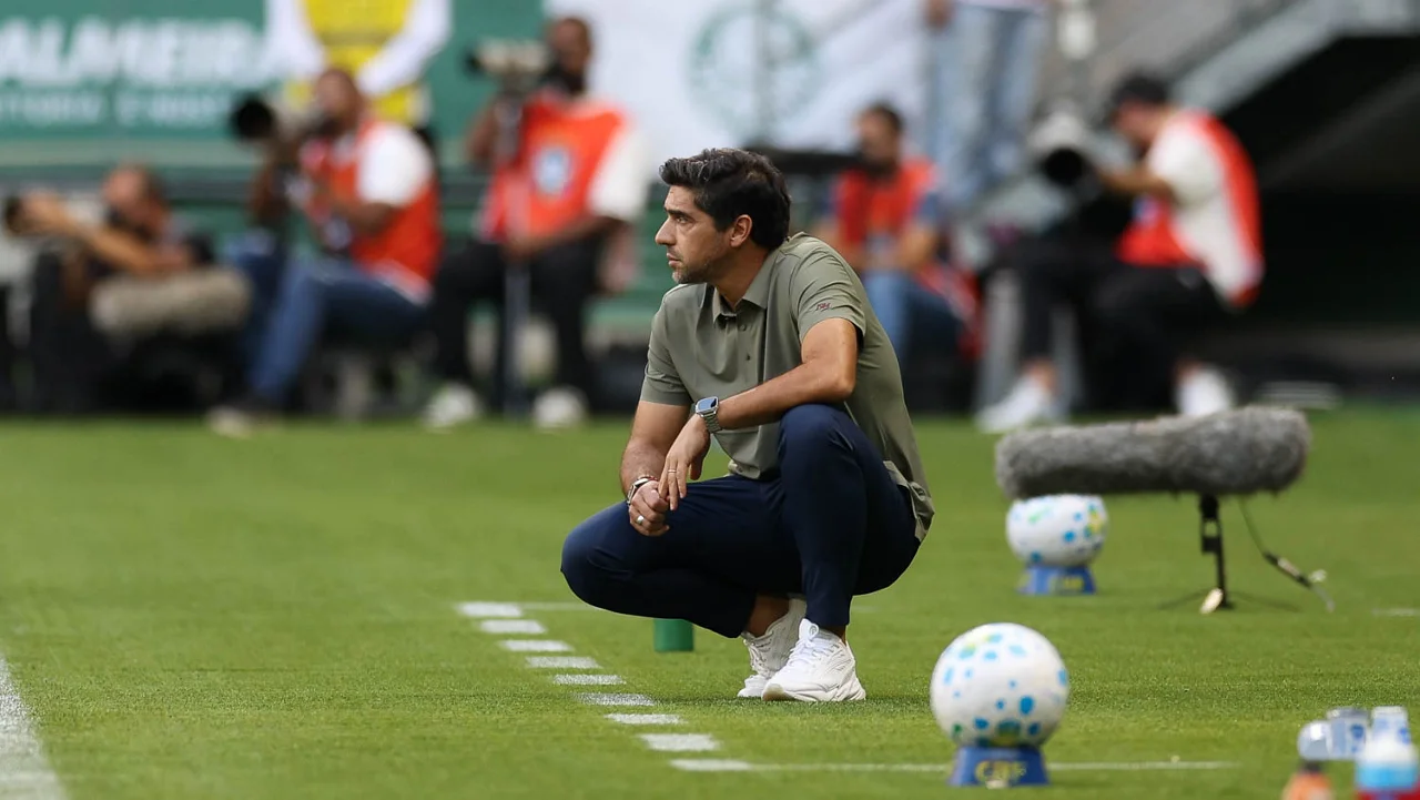 Técnico do Palmeiras, Abel rebate nota do Flamengo sobre arbitragem e volta a citar final da Libertadores