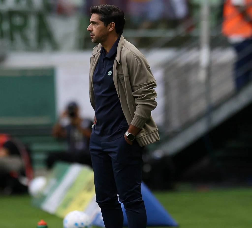 Abel vê atuação "muito abaixo" do Palmeiras e lamenta empate contra o Inter: "Faltou inspiração"