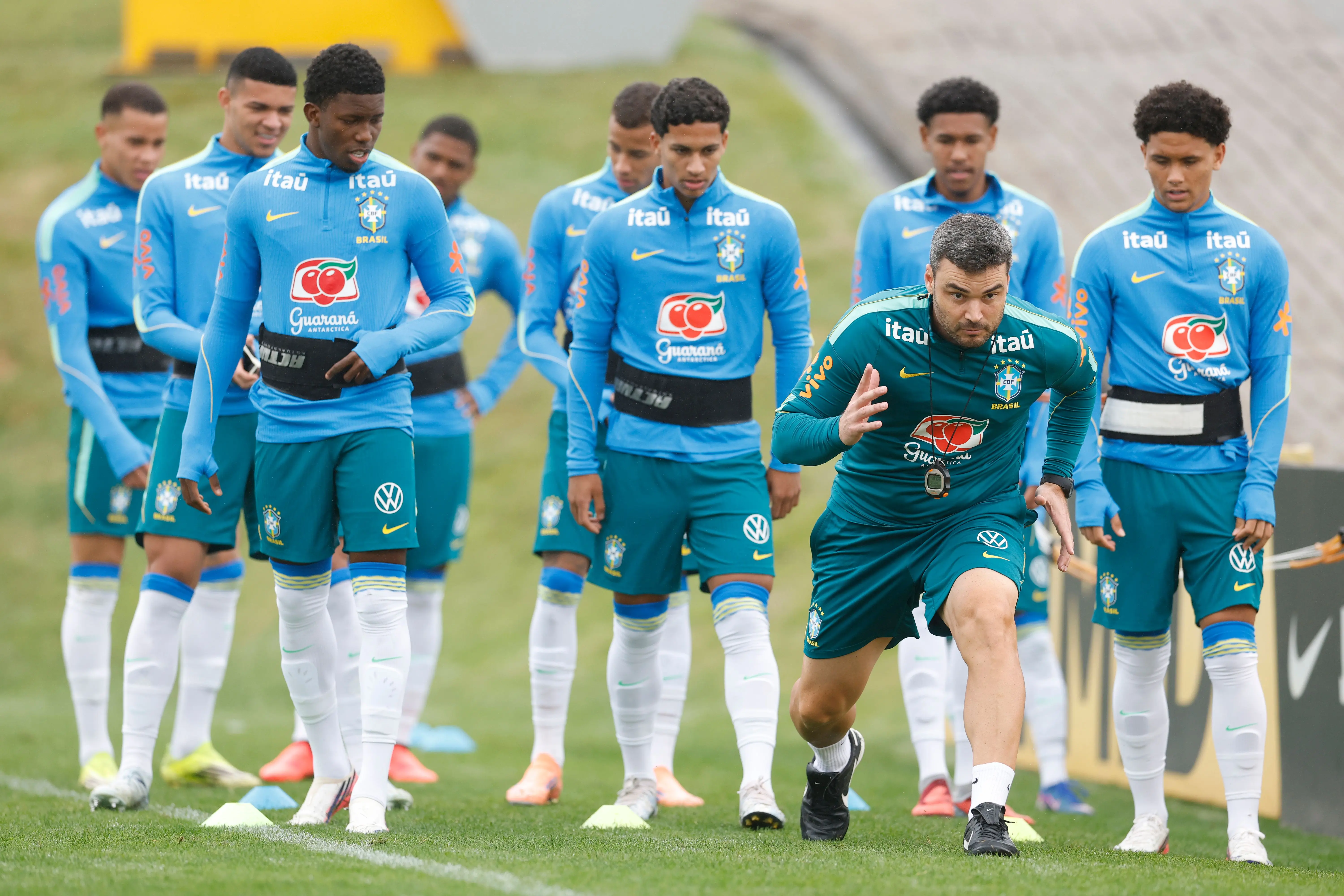 Seleção sub-20 retoma treinos após vitória e foca em amistoso contra Bolívia