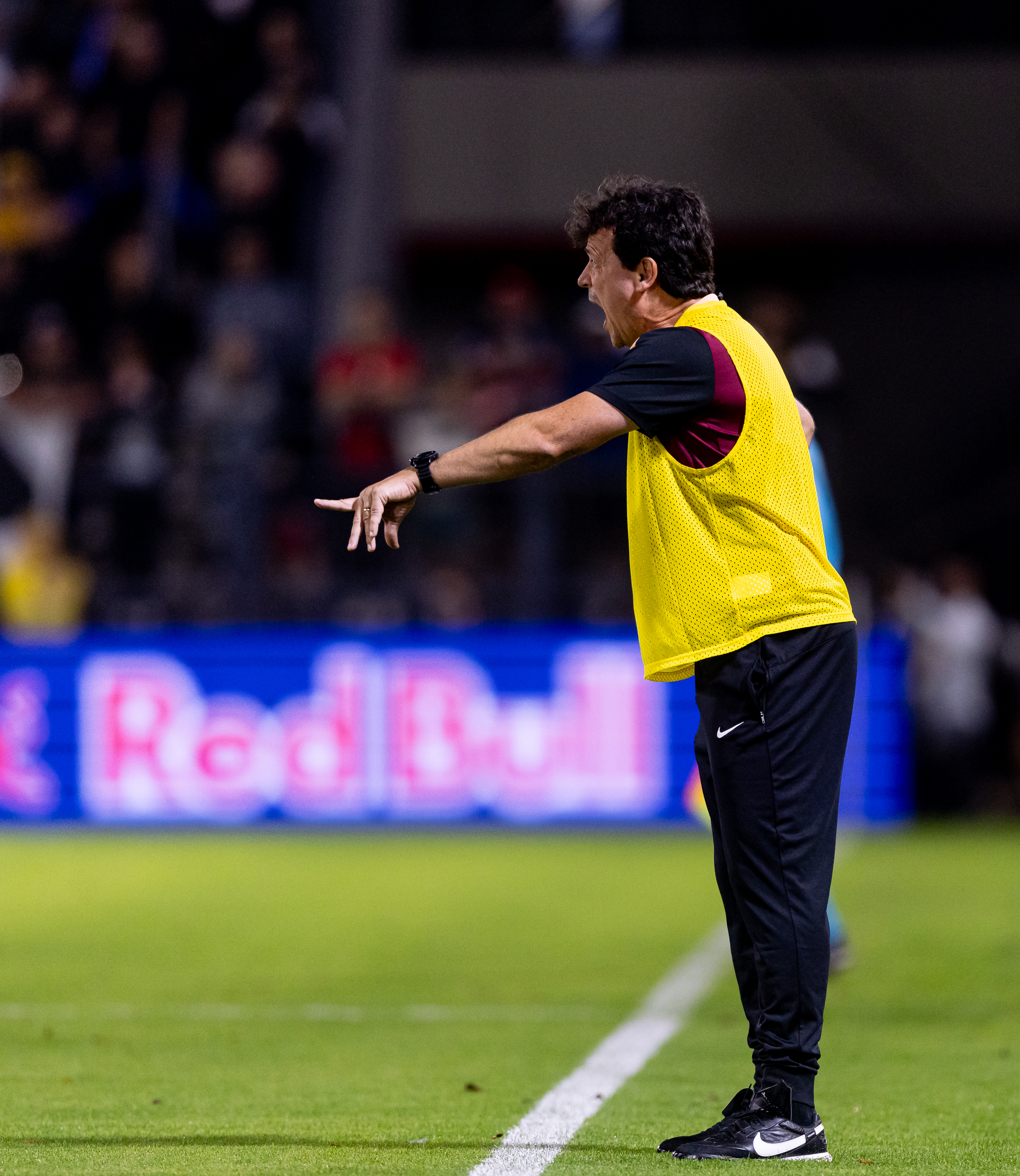 Diniz elogia entrega do Corinthians após eliminação e torce por “reinício” de Pedro Raul