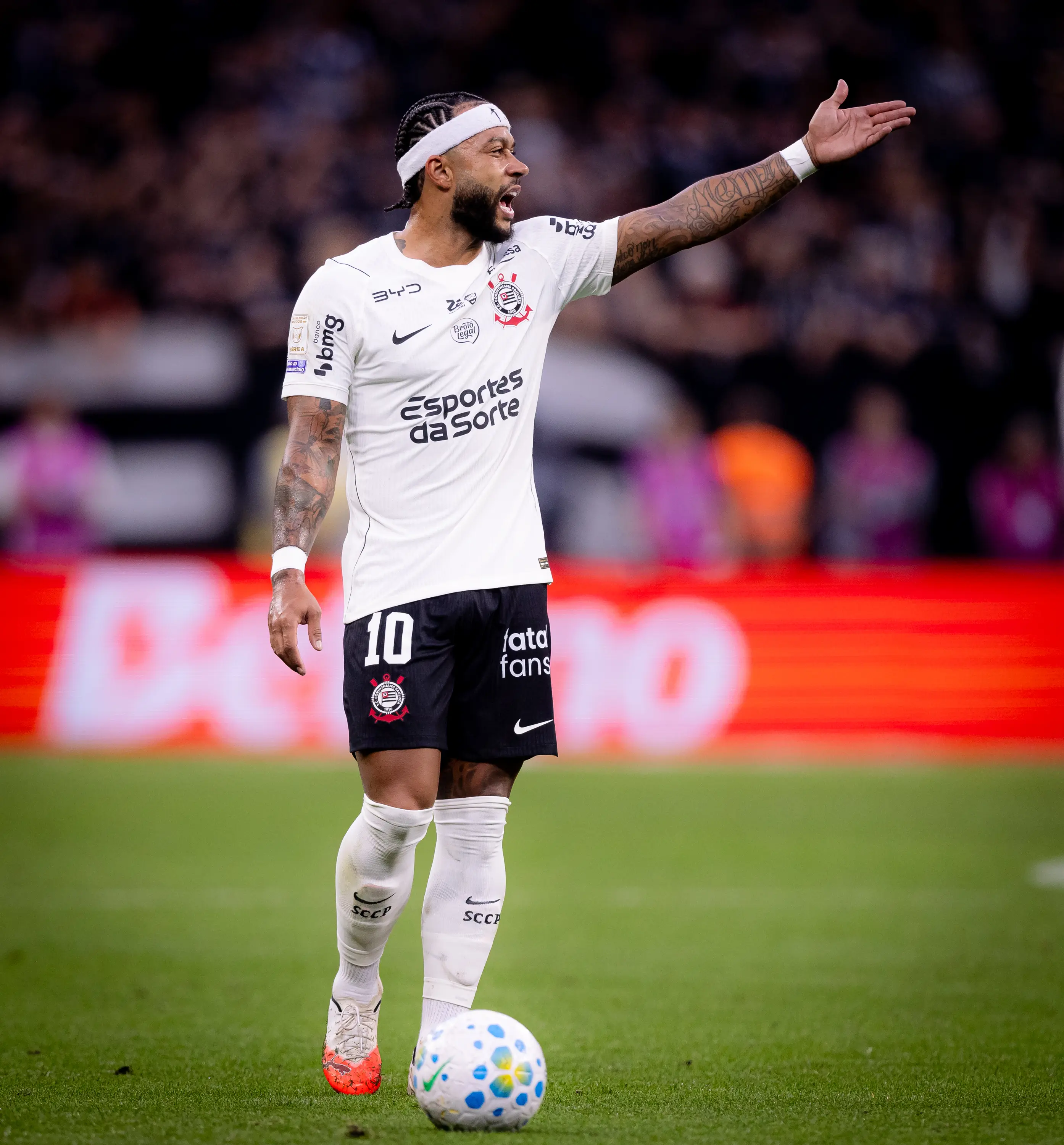 Análise: Corinthians decepciona maior público do ano em derrota no clássico