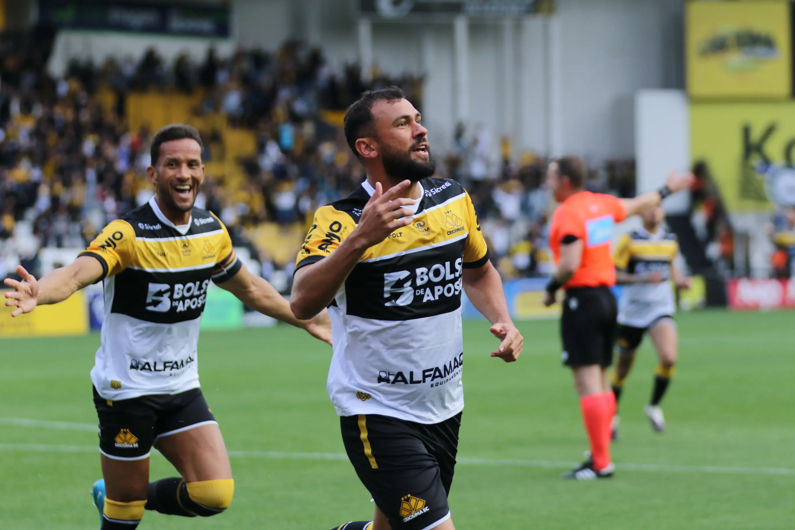 Criciúma vence Goiás em casa e segue na liderança do Brasileirão Série B