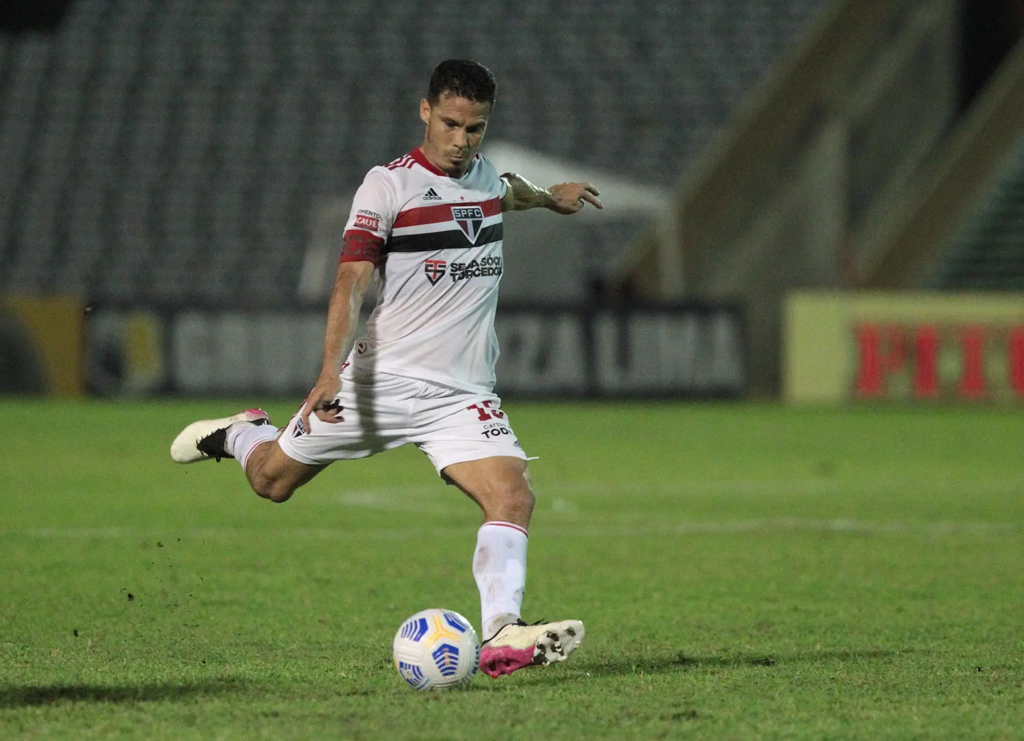 Dorival aceita pedido, e ídolo do São Paulo acompanhará semana de treinos