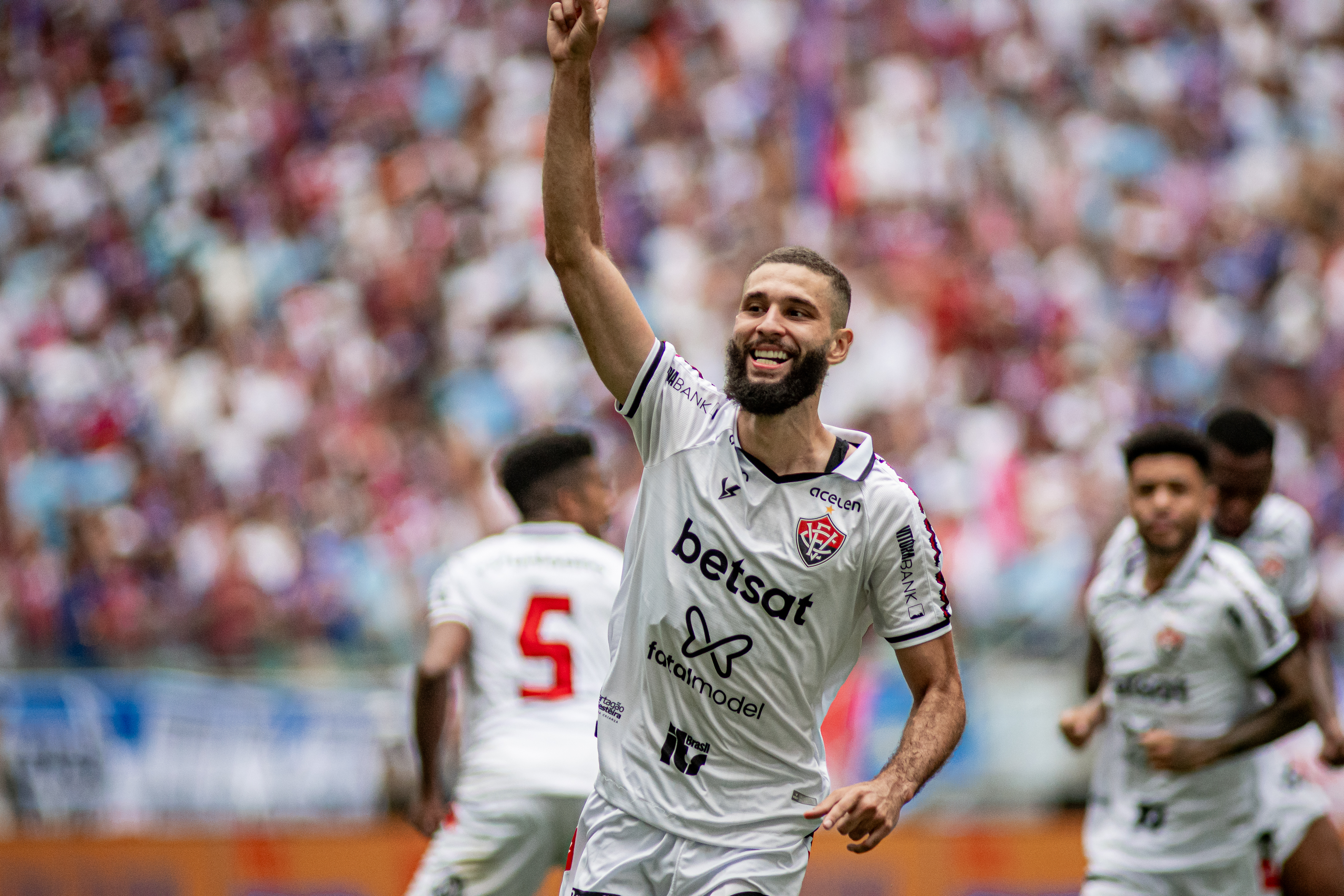 Vitória sofre transfer ban por dívida com clube português