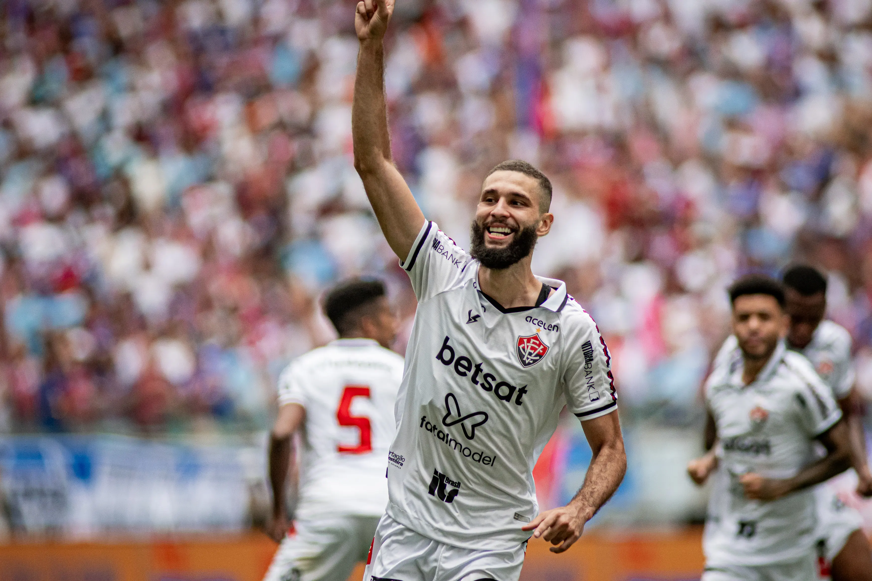 Vitória sofre transfer ban por dívida com clube português