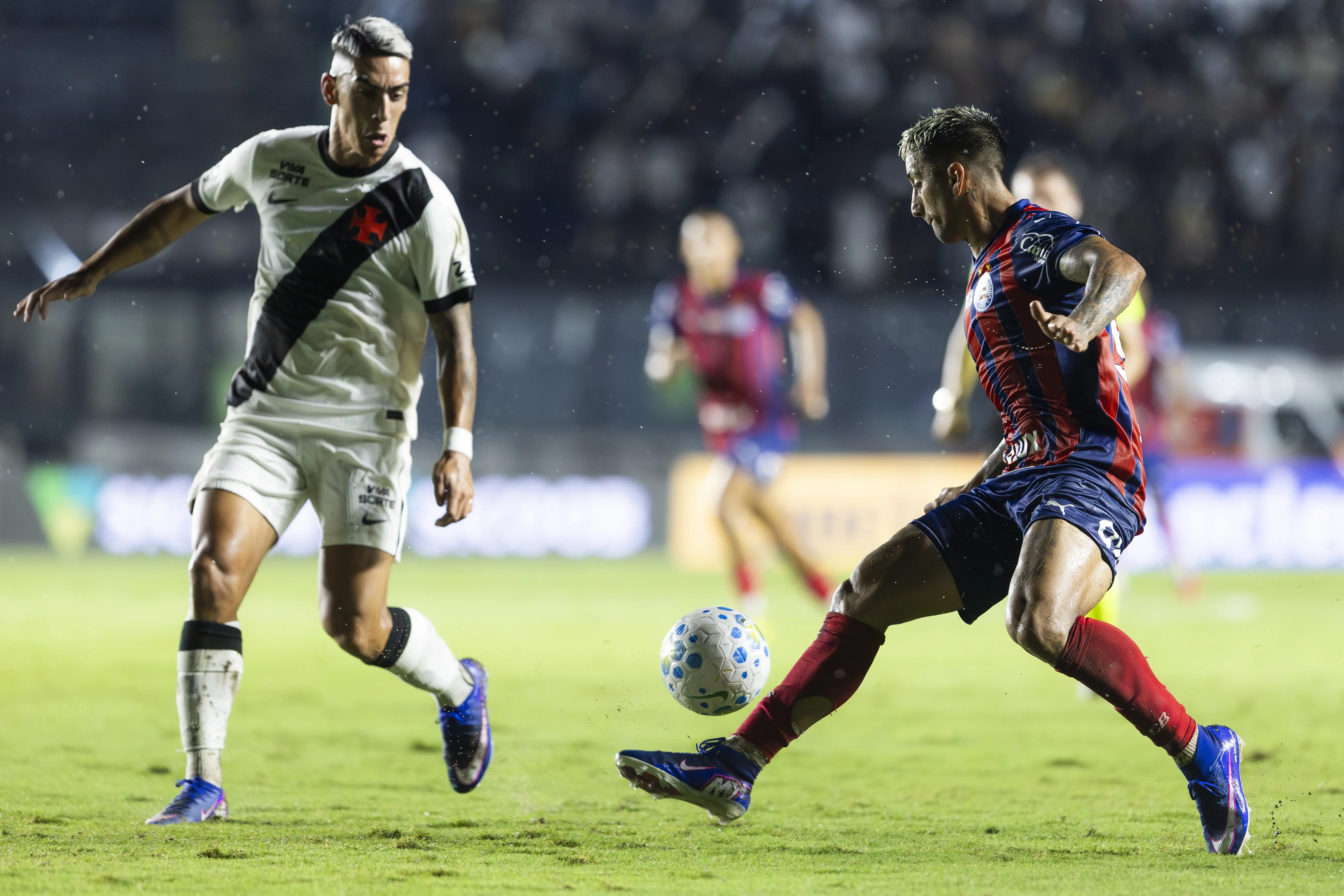 Vasco enfrenta Bahia neste domingo às 16h pela 22ª rodada do Brasileirão veja prováveis escalações