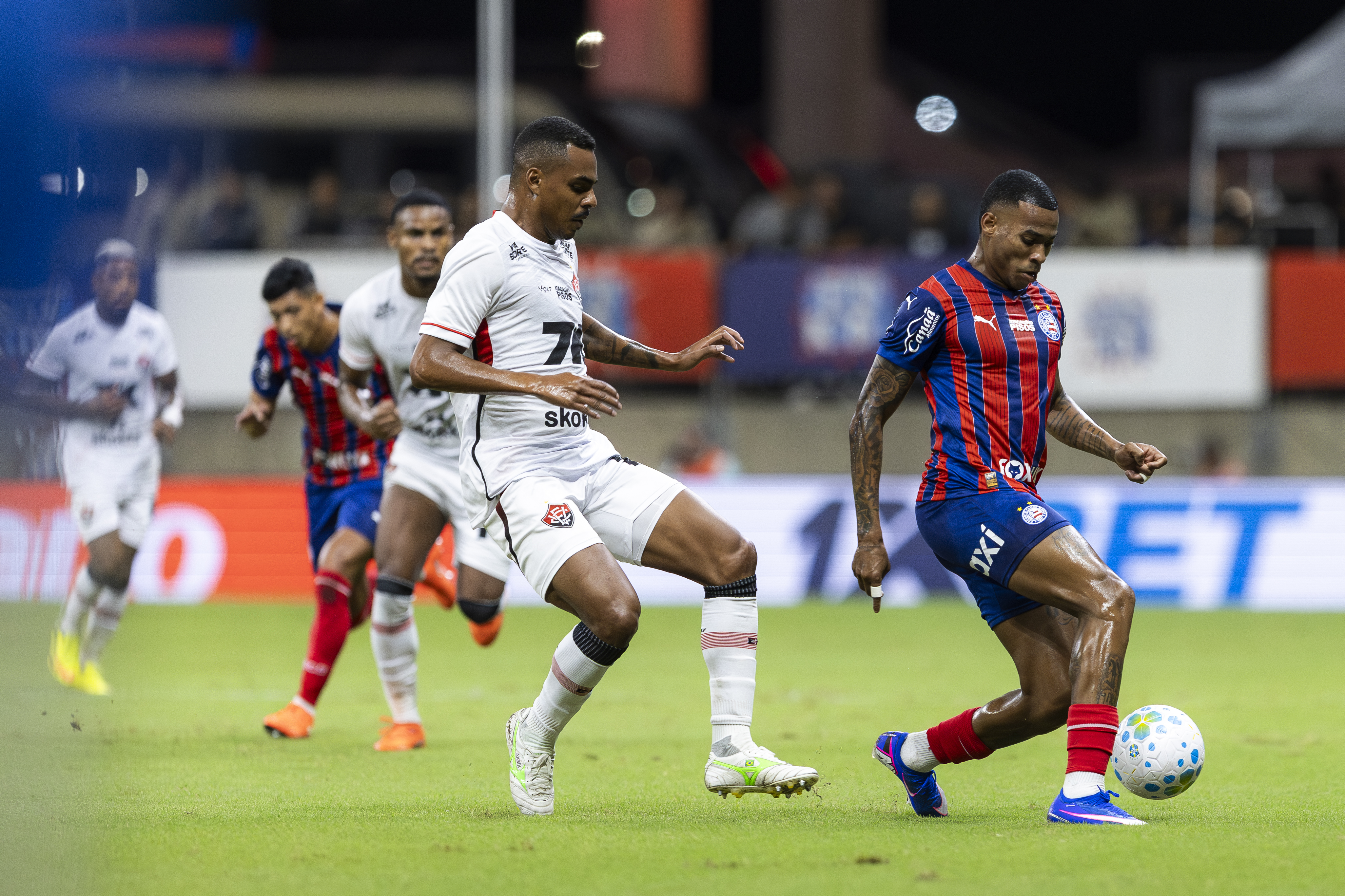 Vitória x Bahia pelo Brasileirão: onde assistir ao vivo, estatísticas, histórico e escalações