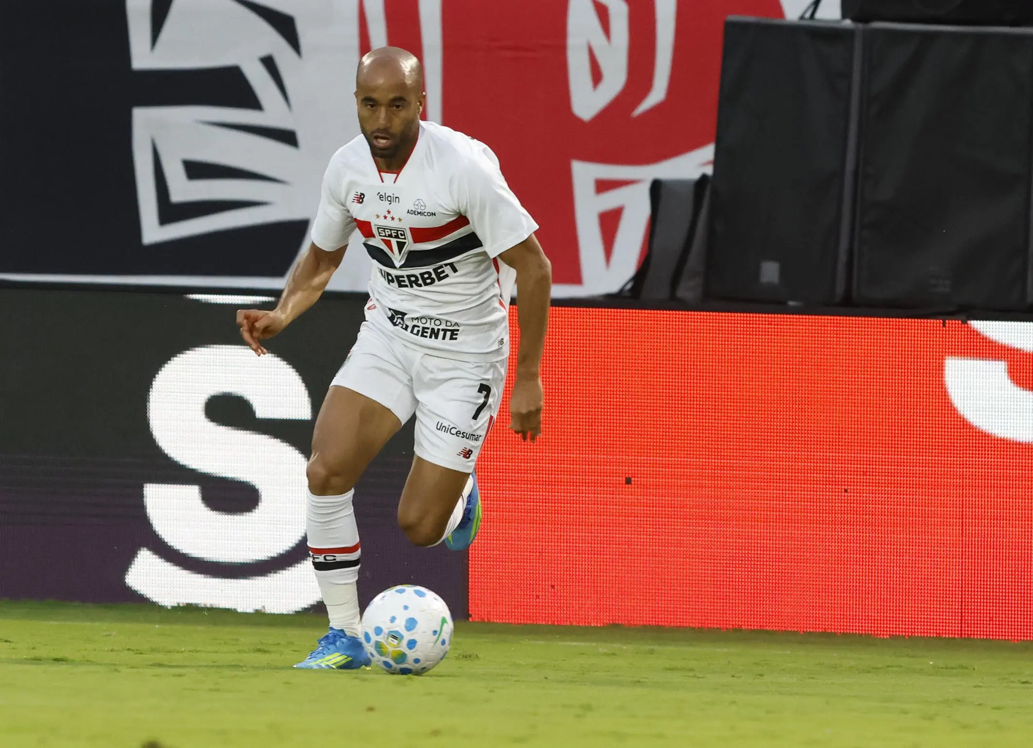 Calleri se acerta com São Paulo por renovação, mas futuro de Lucas ainda é incógnita