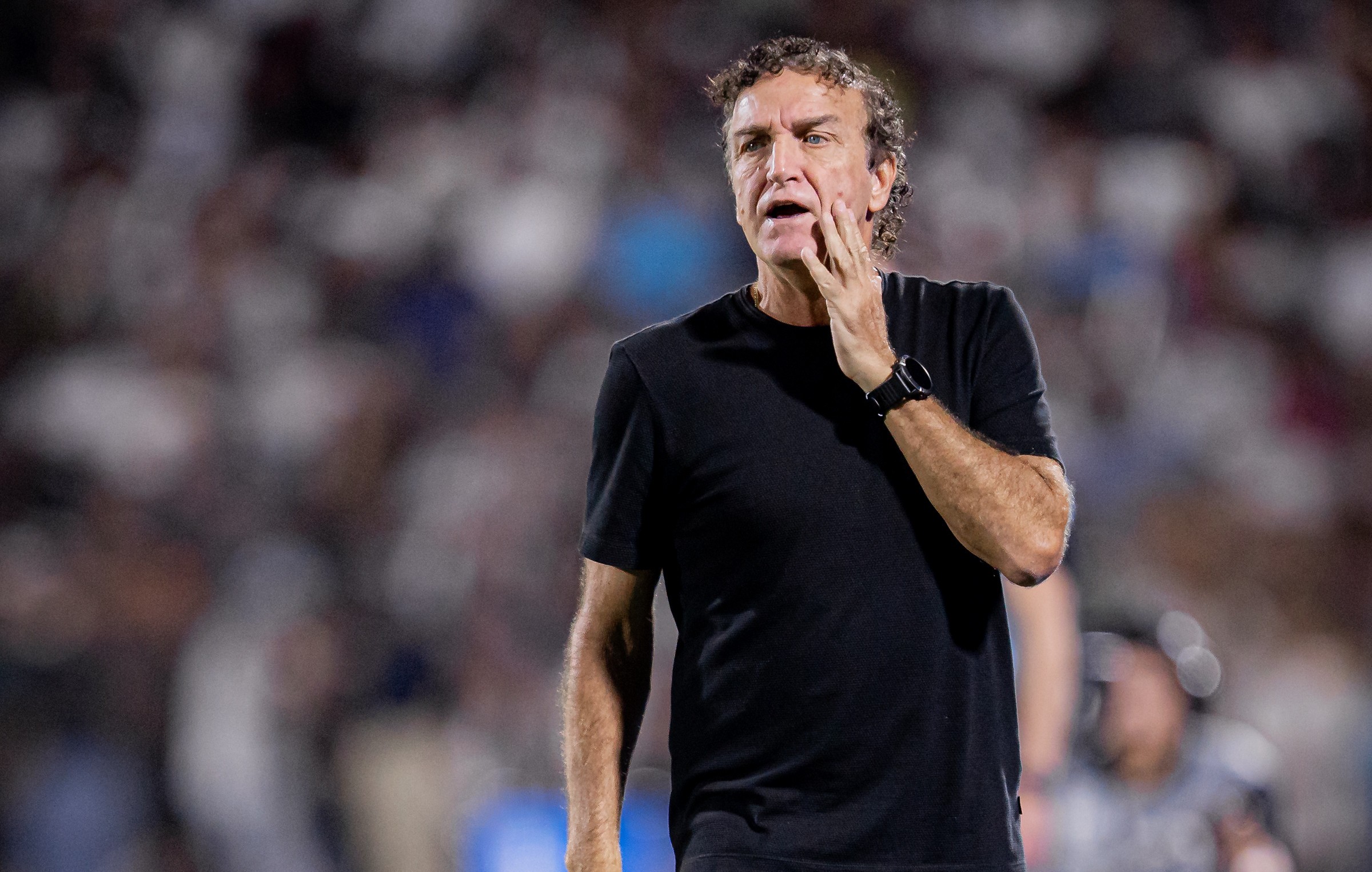 Cuca analisa derrota, cita ausência de Neymar e banca trabalho: “Trocar não vai resolver”