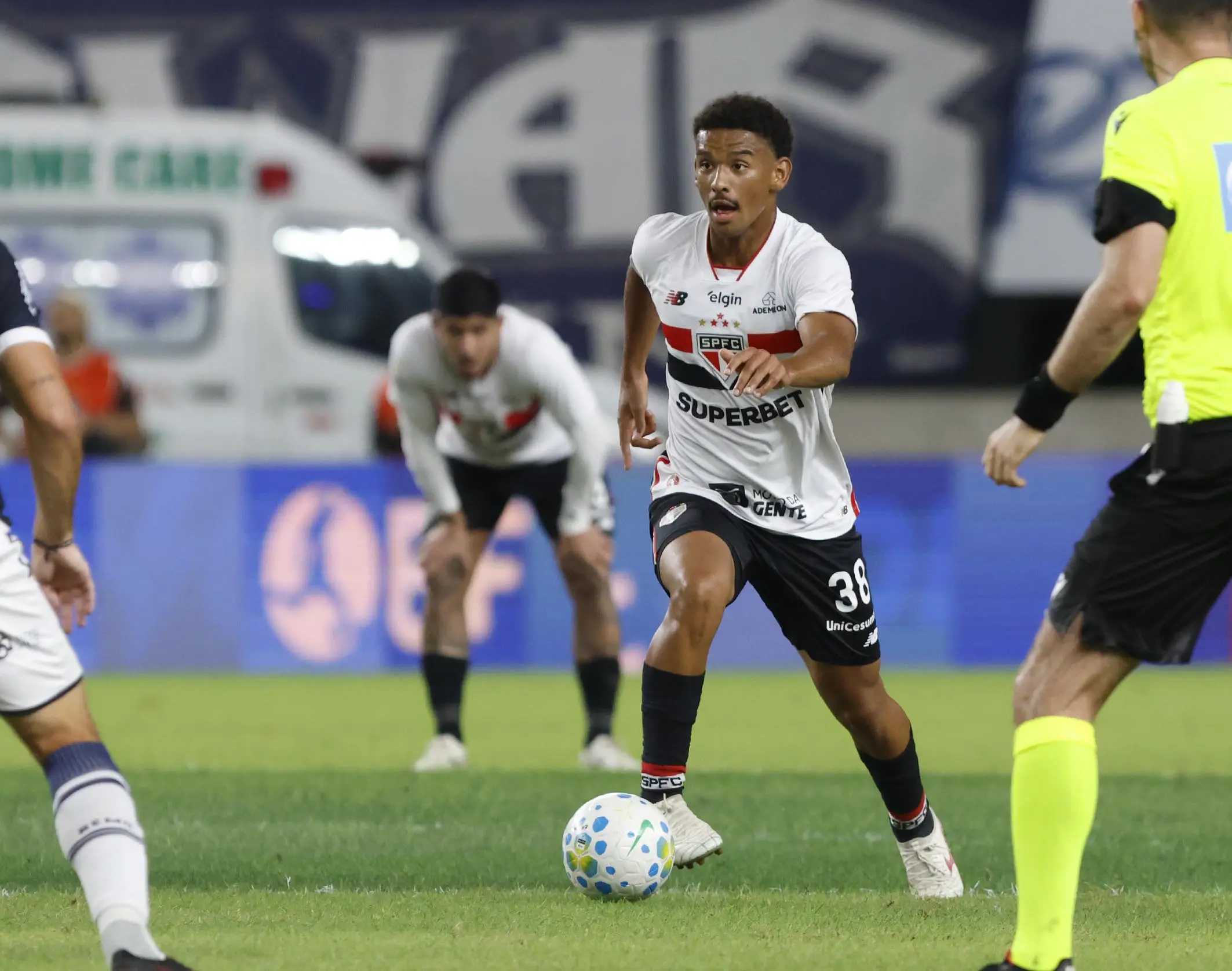 São Paulo empresta volante Hugo ao futebol japonês; veja detalhes