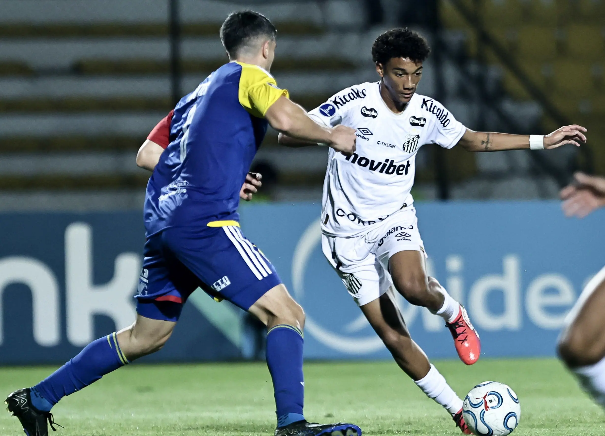 Robinho Jr. é liberado pelo Santos temporariamente e viaja à Itália; entenda o motivo