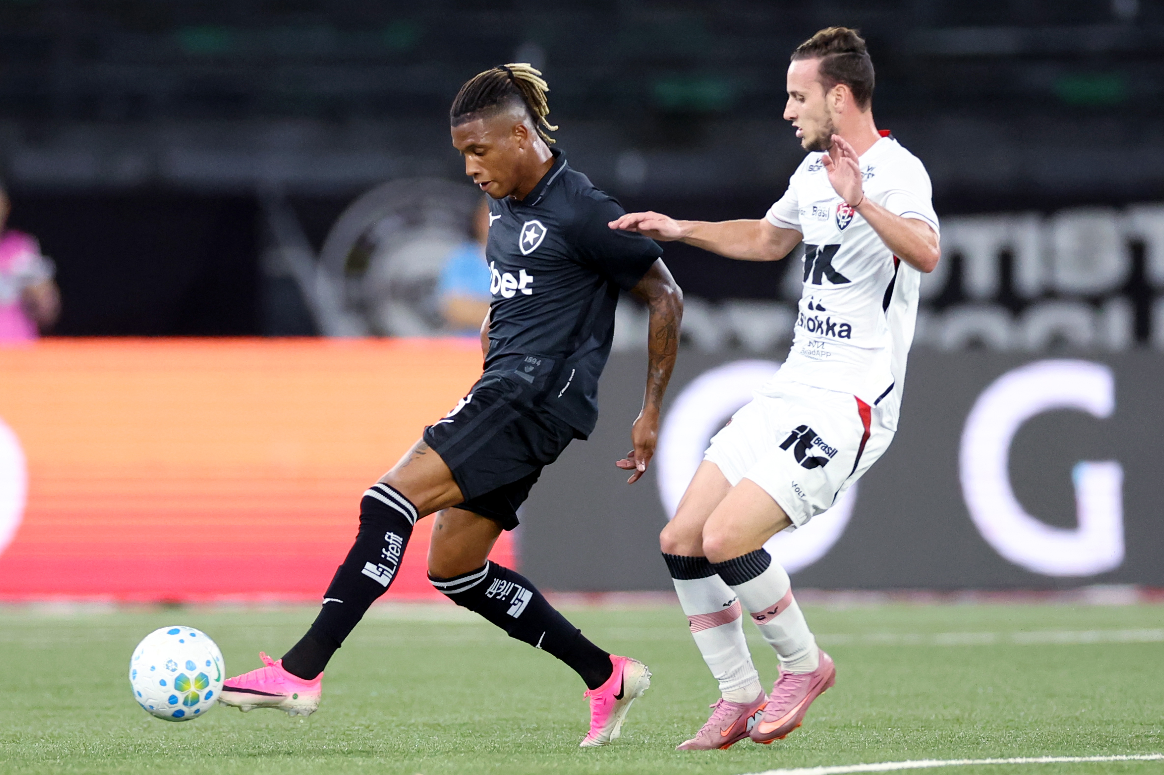 Vitória x Botafogo: veja prováveis escalações e onde assistir ao jogo pelo Brasileirão