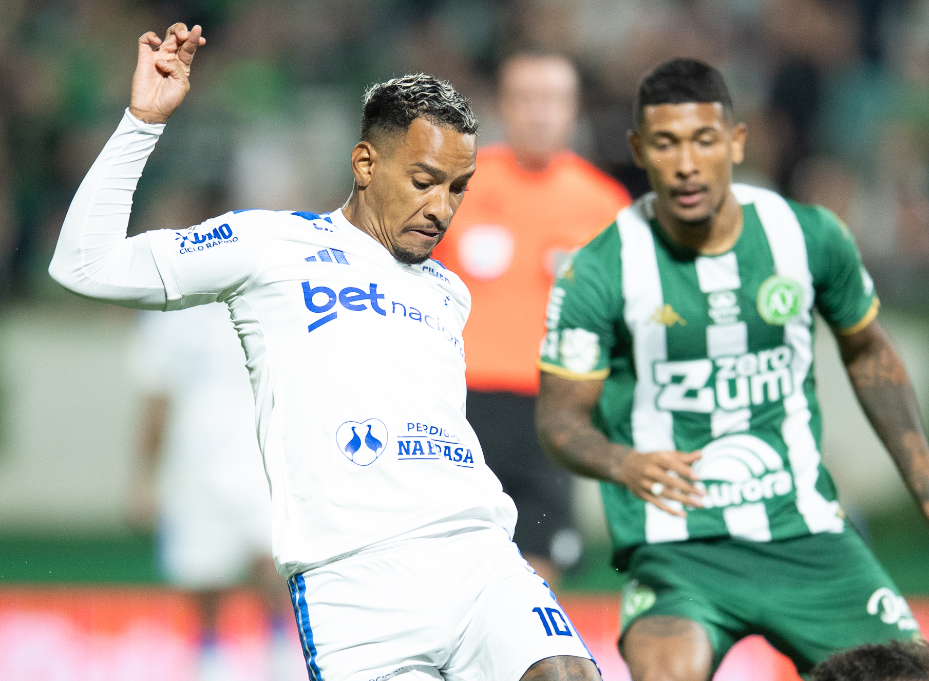 Em busca da classificação, Cruzeiro tenta superar desfalques diante da Chapecoense no Mineirão
