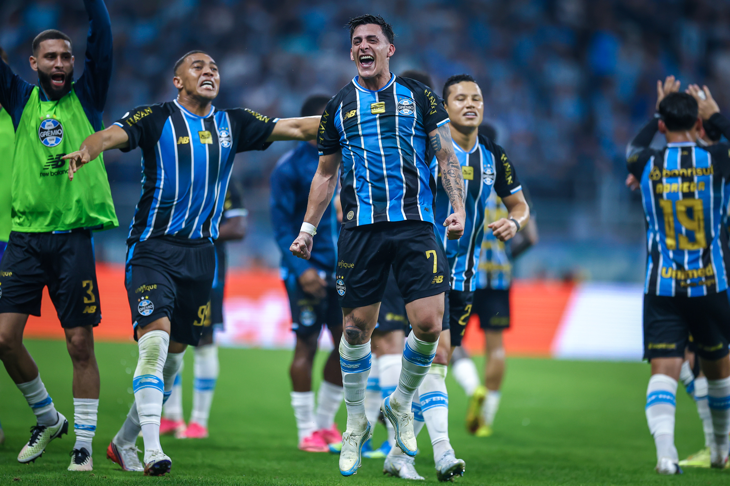 Cristian Pavón brilha com gol decisivo e Grêmio avança às quartas da Copa do Brasil