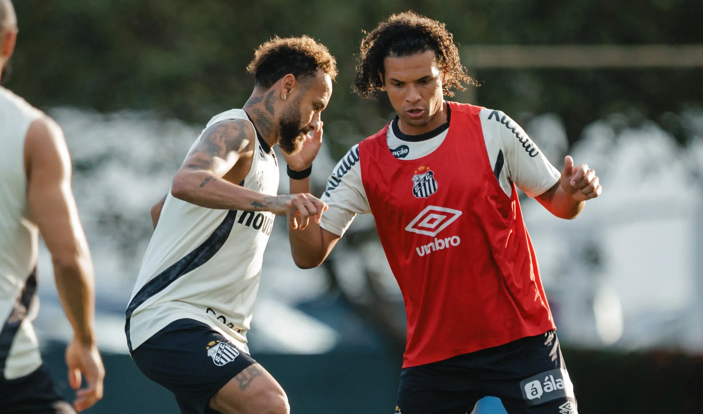 Santos faz treino tático em campo reduzido e inicia preparação para pegar o Athletico-PR