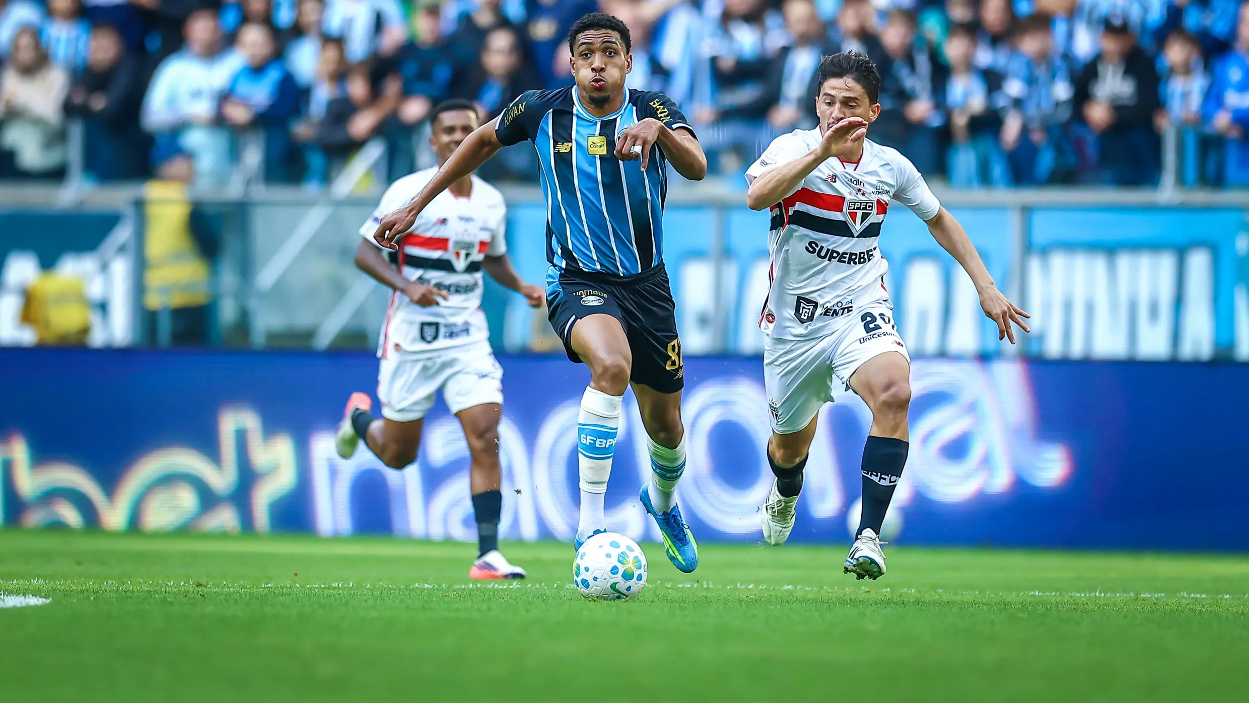 São Paulo toma virada do Grêmio e amarga oitavo jogo de jejum no Brasileiro