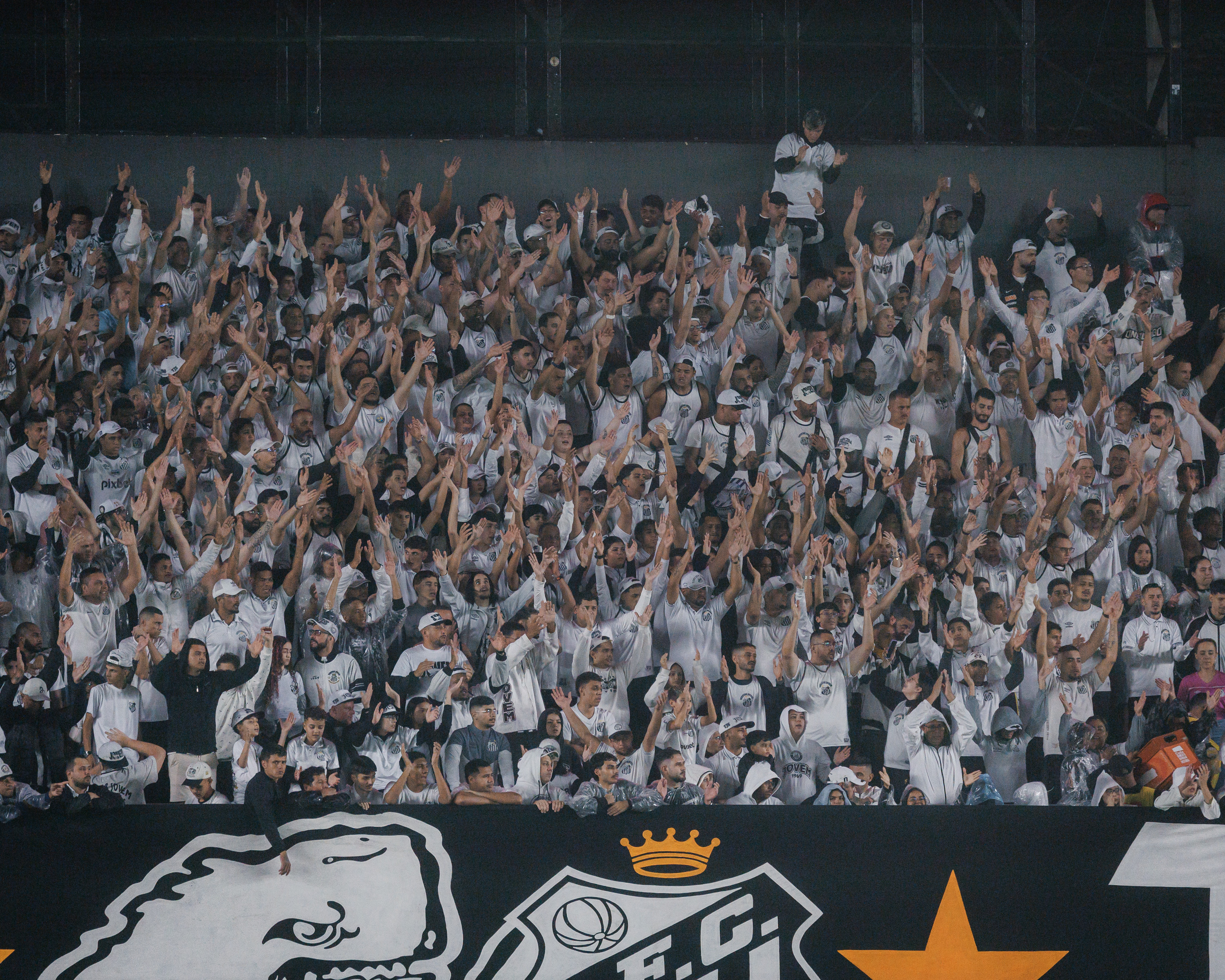Torcida Jovem se reúne com elenco e restringe acesso ao CT e vestiário
