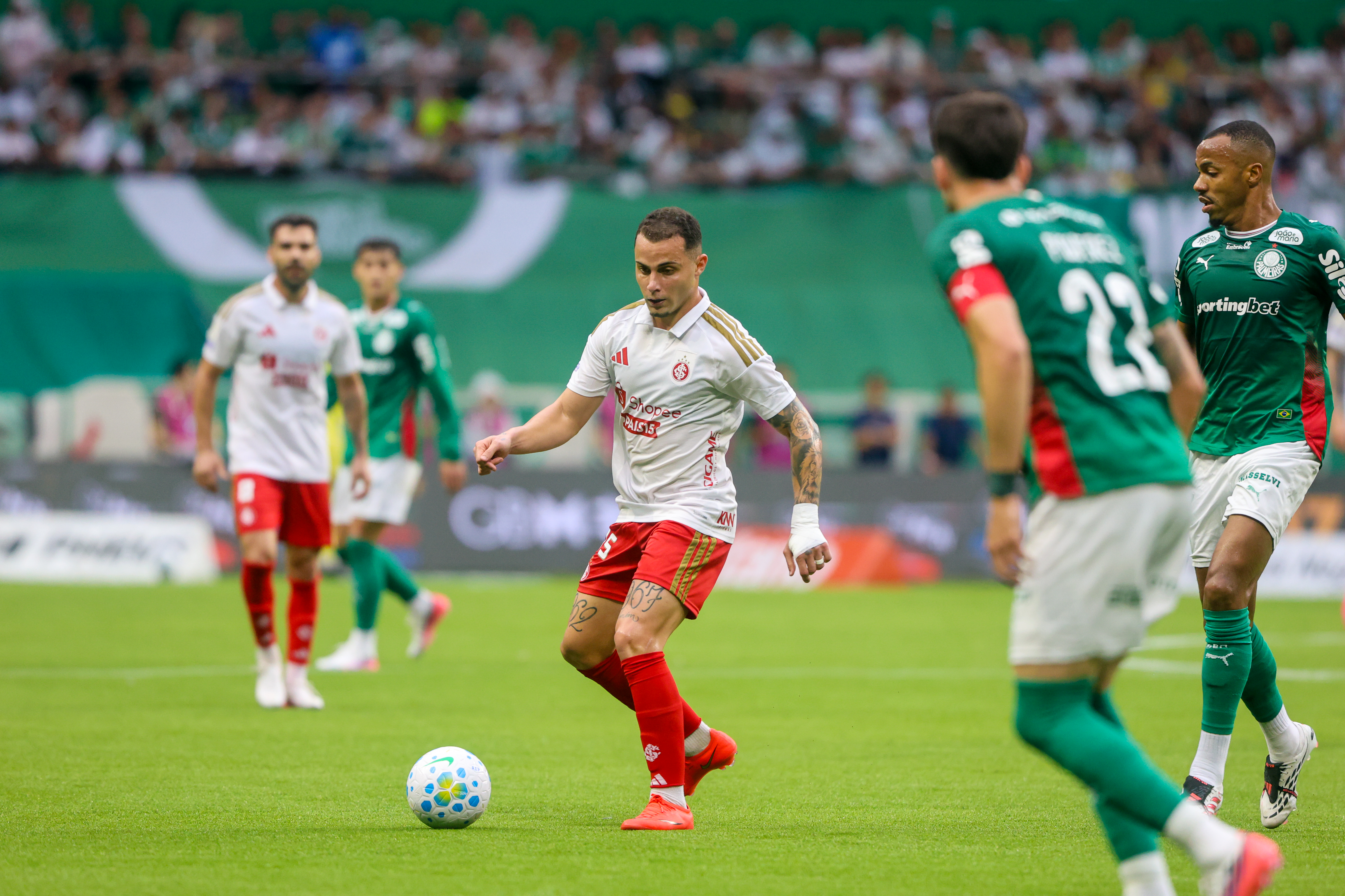 Bruno Gomes comemora empate do Inter com líder Palmeiras: "Ponto muito importante"