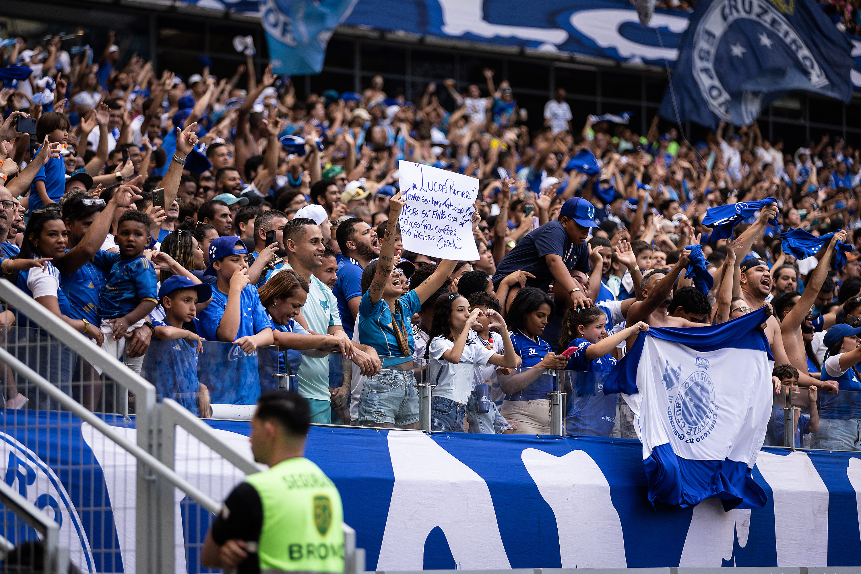 Mineirão em chamas: Cruzeiro e Flamengo duelam por vantagem nas oitavas da Libertadores
