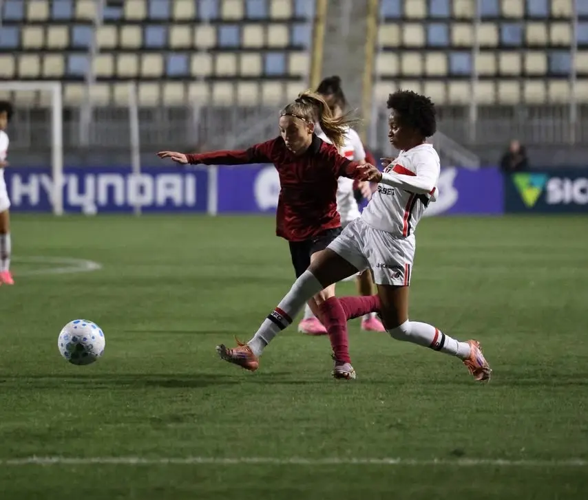 São Paulo vence Bragantino e fica a dois pontos do Palmeiras no Brasileiro feminino