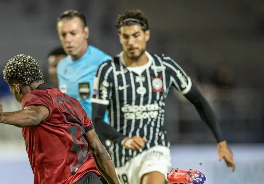 Pedro Raul comemora gol, valoriza sequência e diz entender críticas no Corinthians