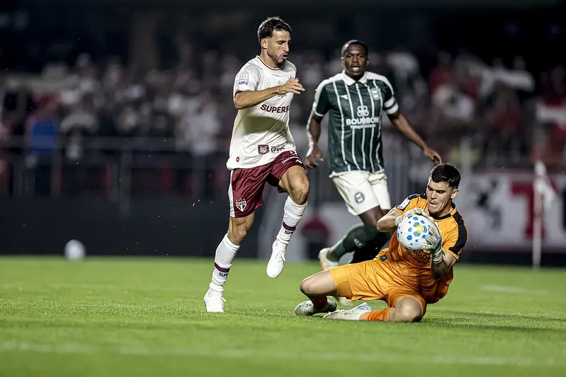 São Paulo cede empate ao Coritiba em retorno ao Morumbis e amplia jejum no Brasileirão