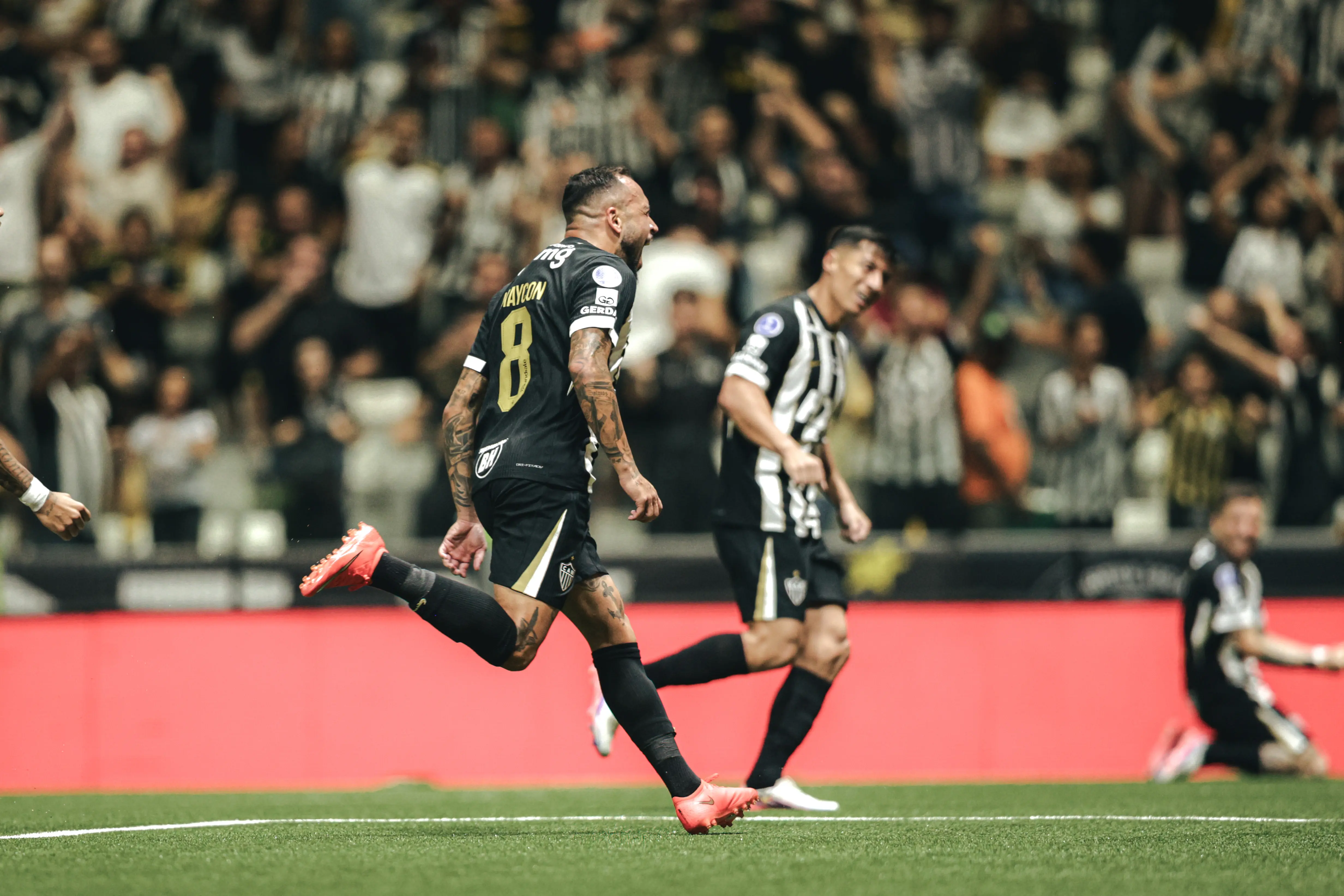 Atlético-MG elimina Bragantino com gol no fim e espera o Santos nas quartas