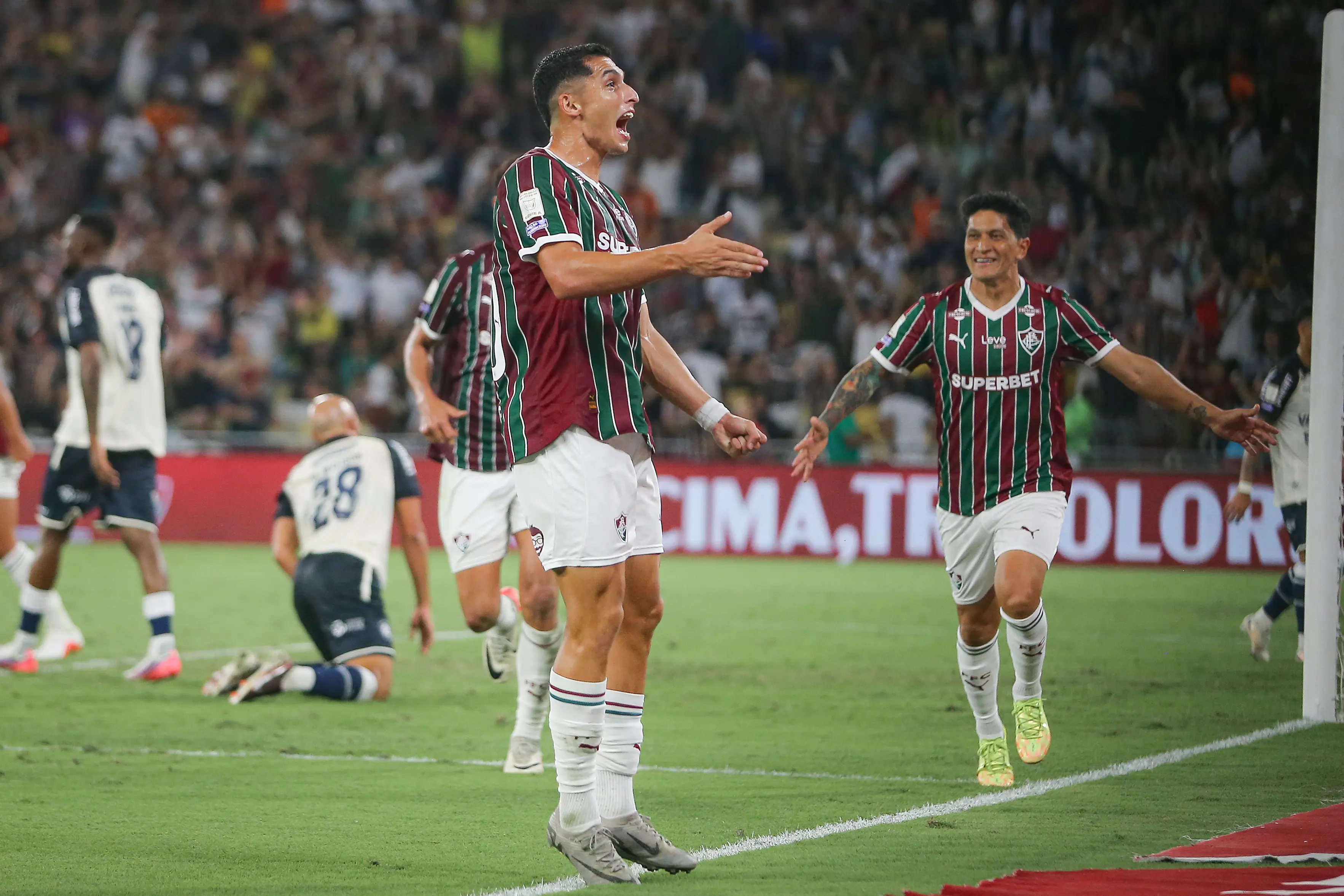 Serna celebra boa fase do Fluminense e pede que equipe “trabalhe em silêncio”