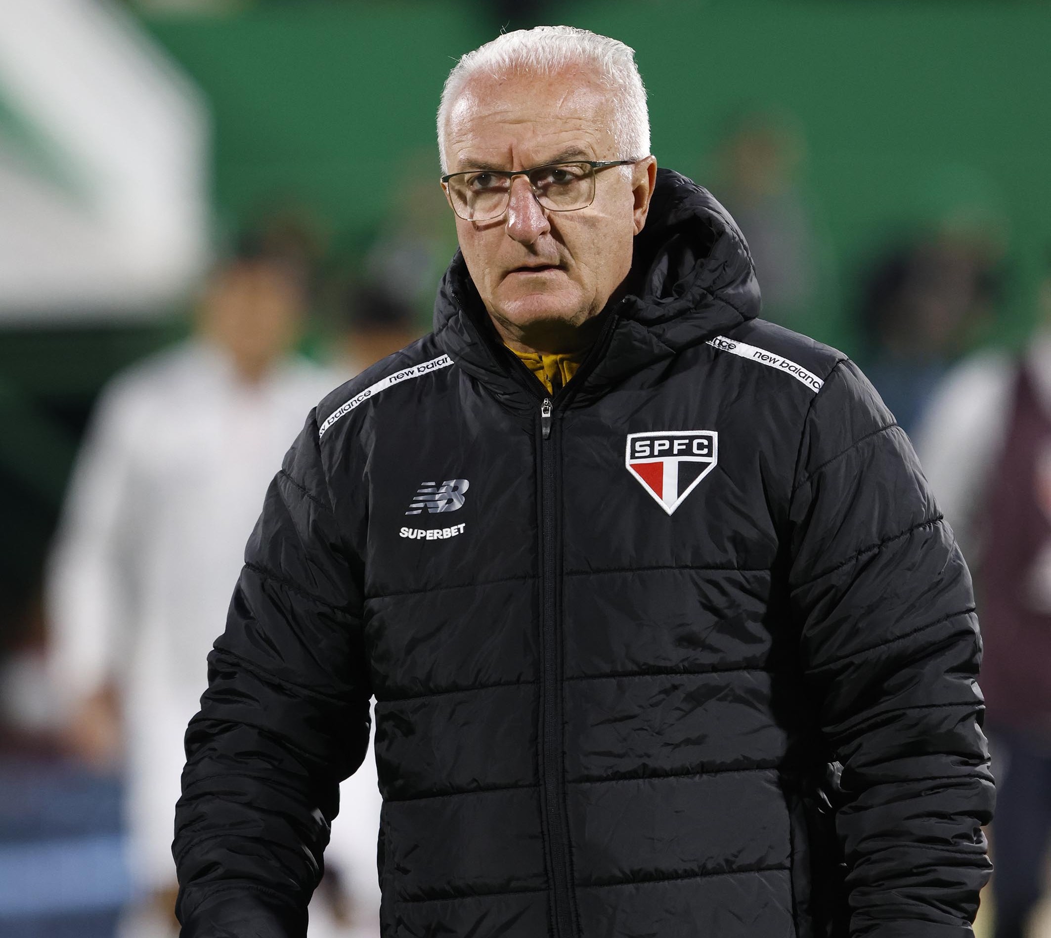 São Paulo mantém Dorival Júnior no comando técnico e confia em reação no Brasileirão