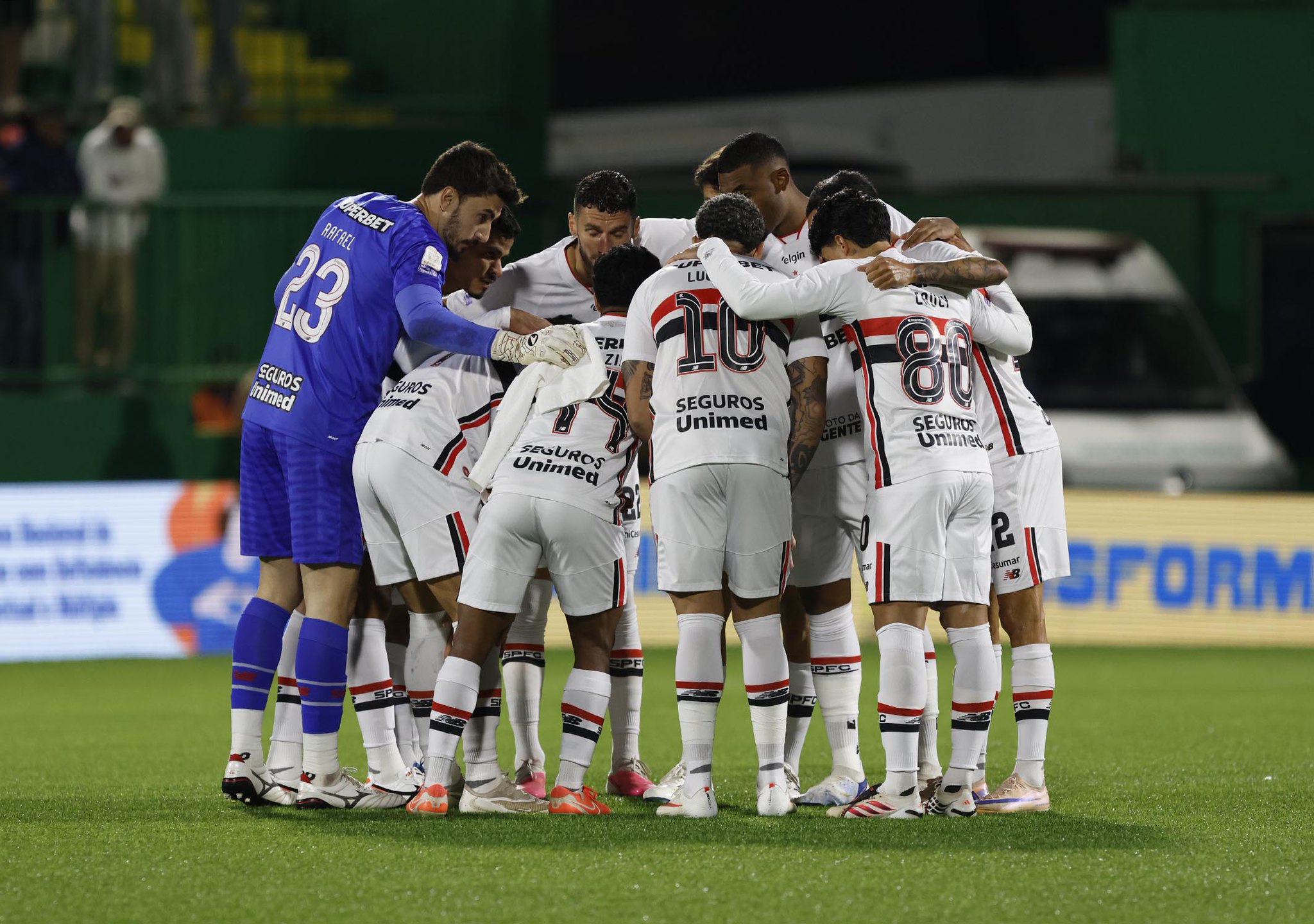 Atuações do São Paulo: ninguém se salva em derrota para a Chapecoense